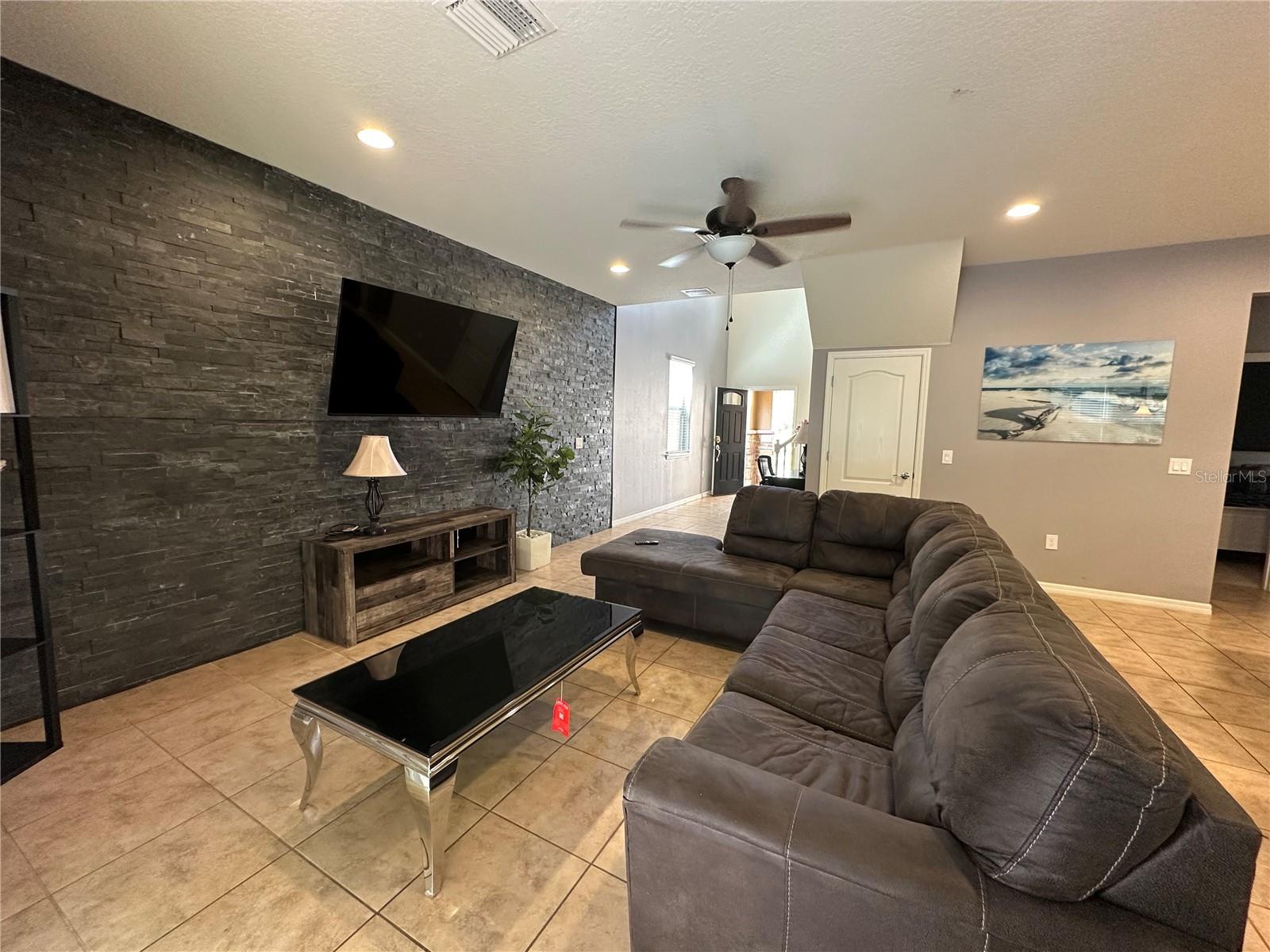 Image 3 of 20 For 1869 Nice Court