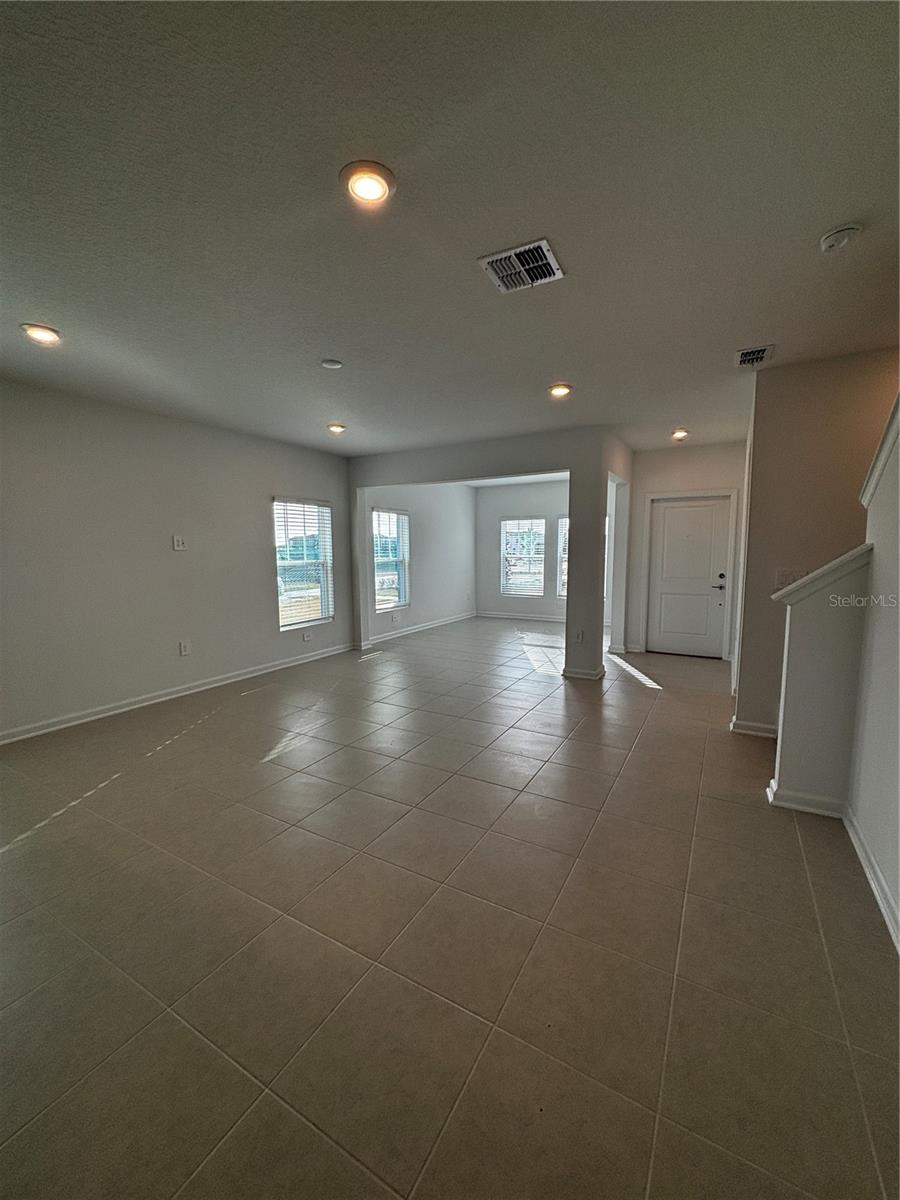 Image 2 of 25 For 7370 Summer Ivy Alley