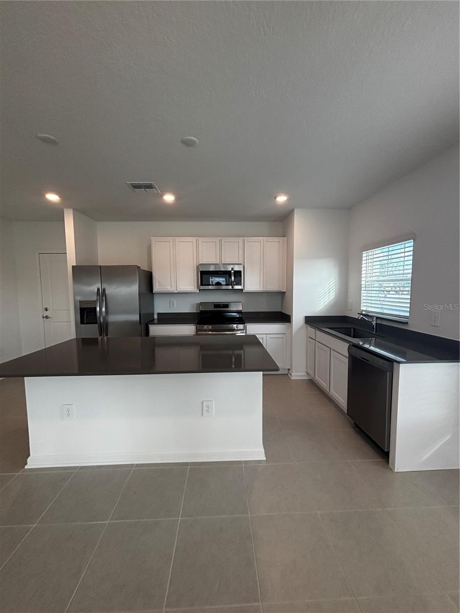 Image 5 of 25 For 7370 Summer Ivy Alley