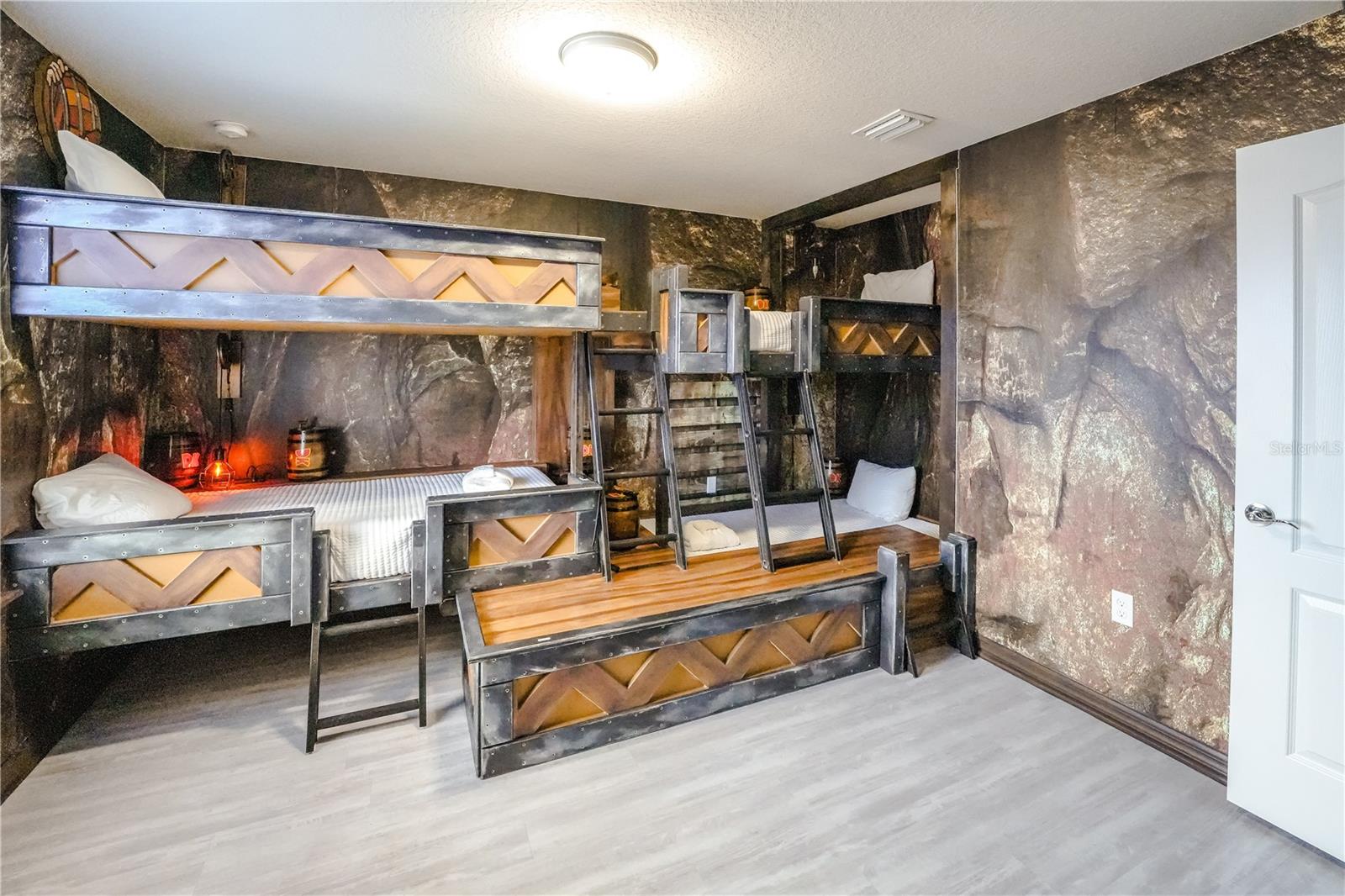 Image 24 of 56 For 1885 Gobi Drive