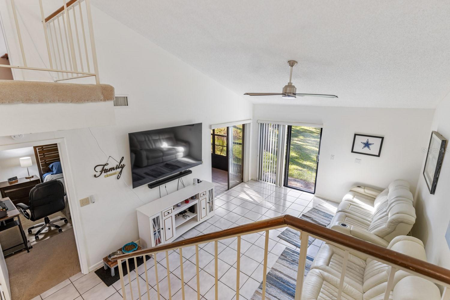 Image 10 of 39 For 452 Meadowood Boulevard