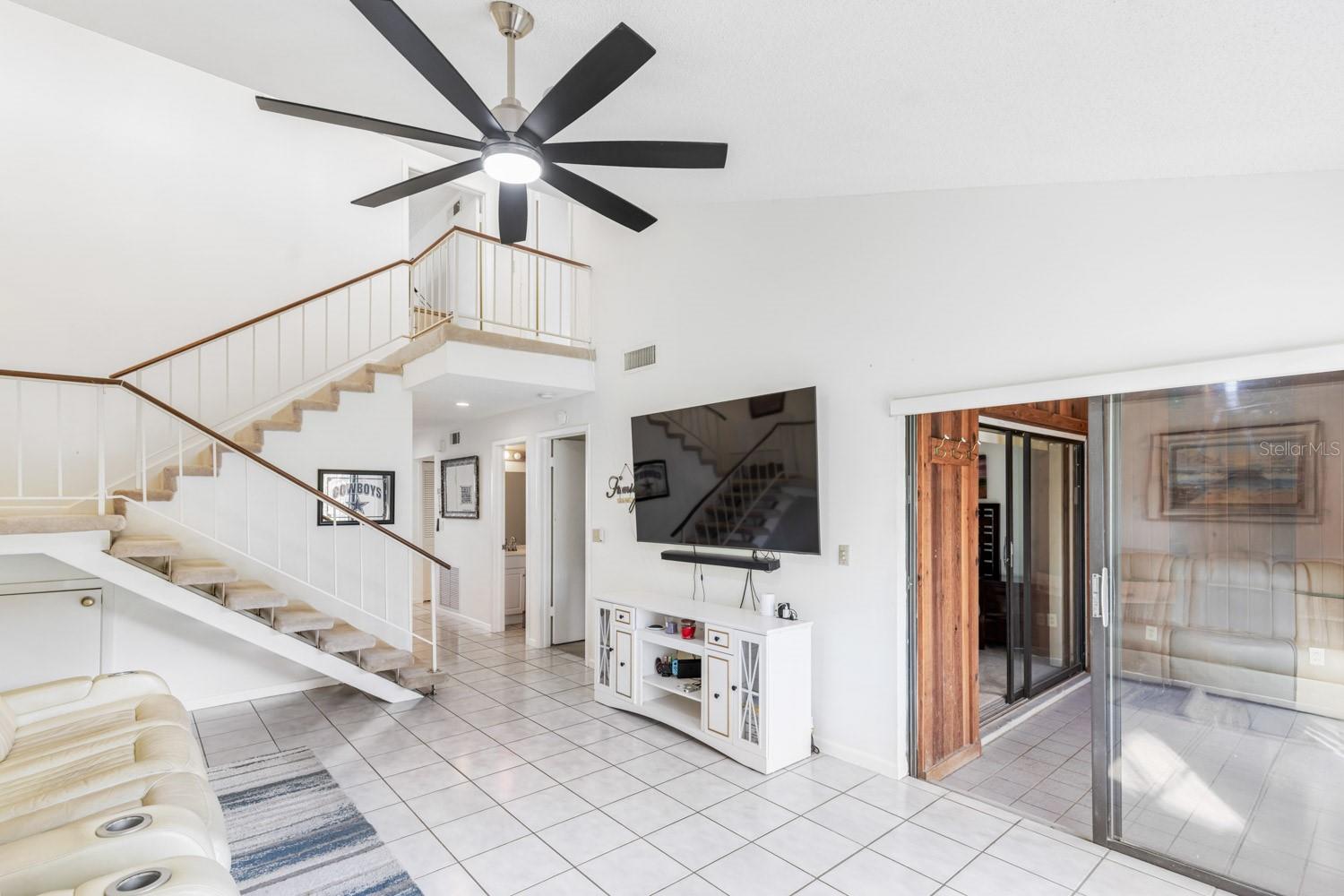 Image 13 of 39 For 452 Meadowood Boulevard