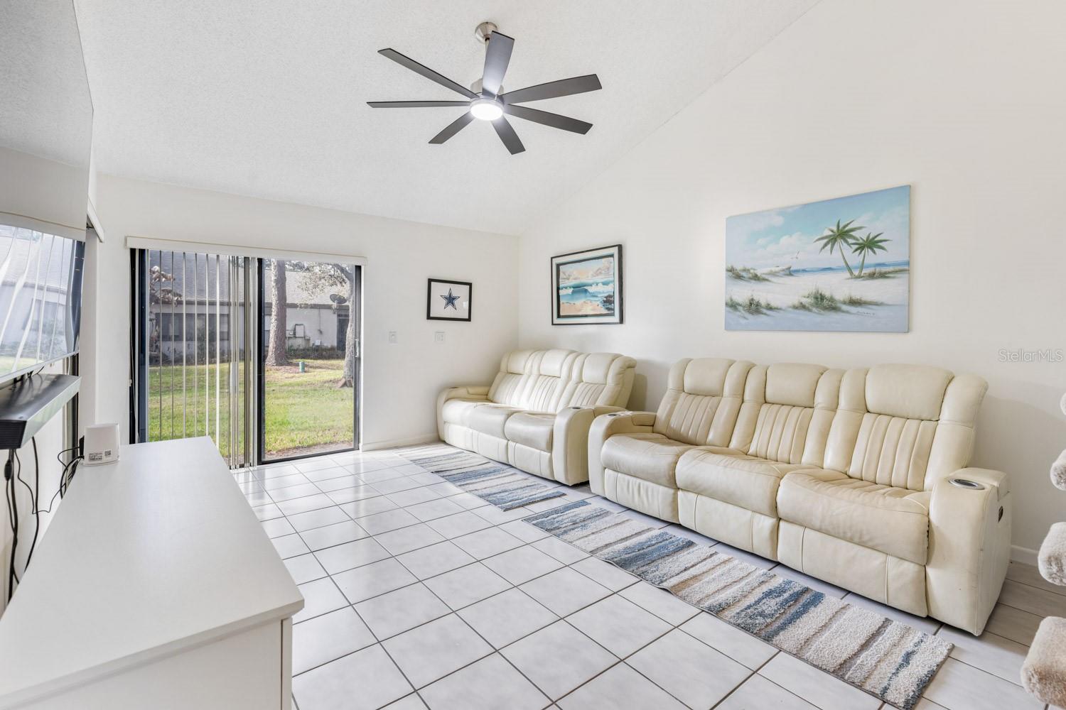 Image 15 of 39 For 452 Meadowood Boulevard