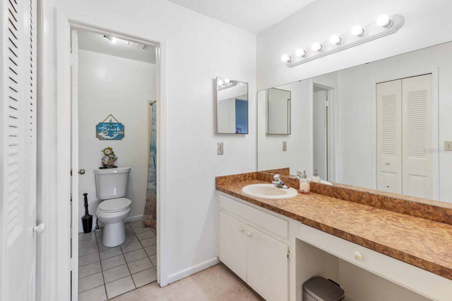 Image 19 of 39 For 452 Meadowood Boulevard