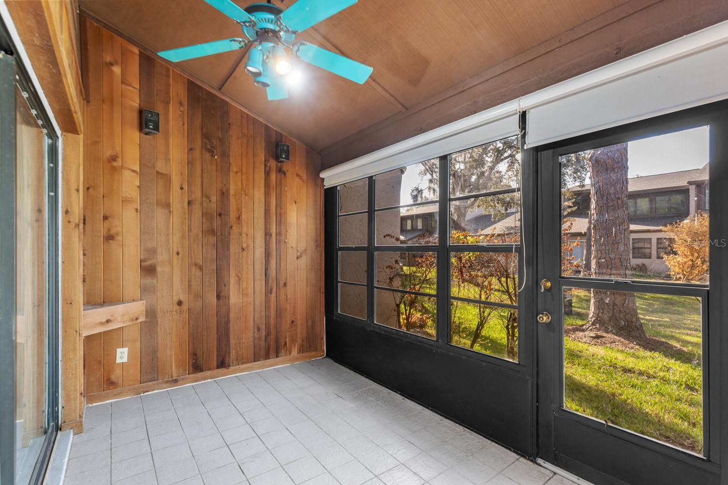 Image 23 of 39 For 452 Meadowood Boulevard