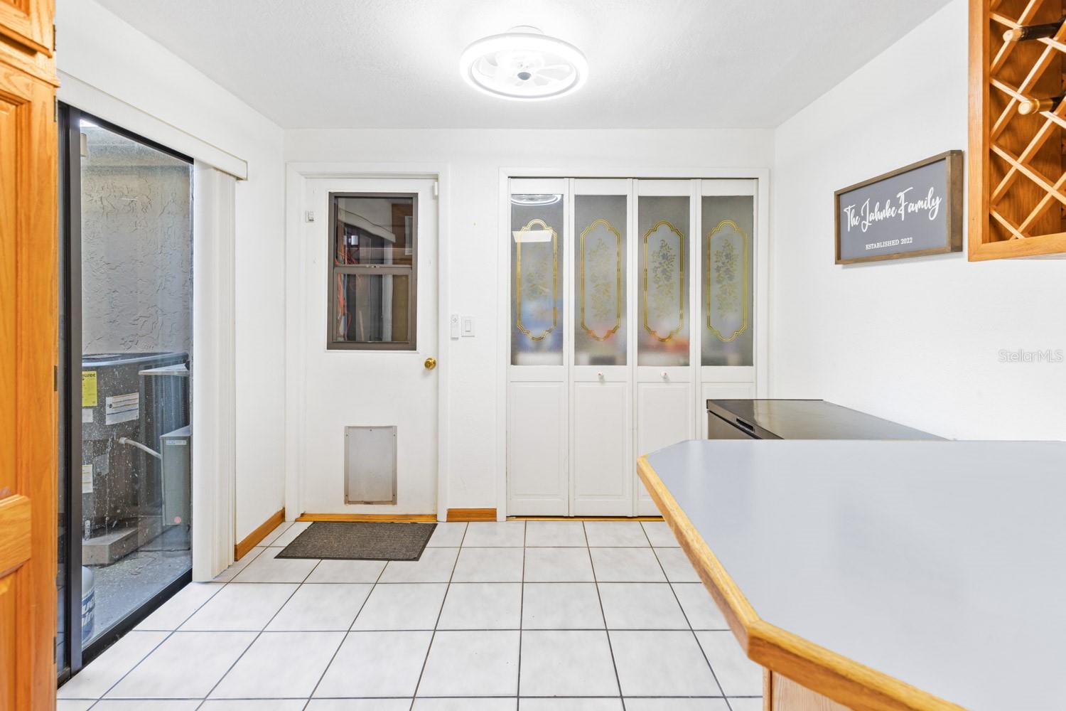 Image 6 of 39 For 452 Meadowood Boulevard