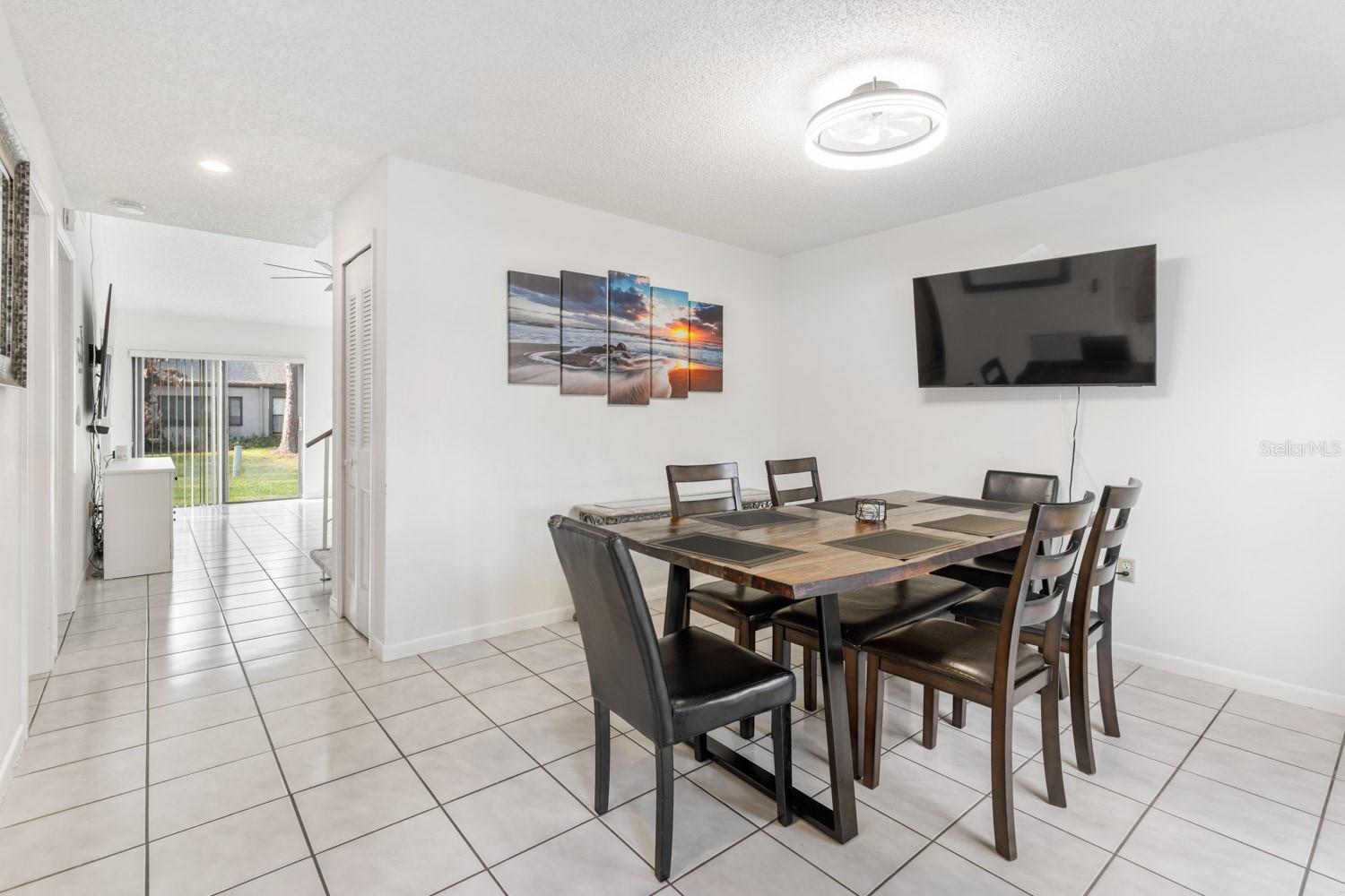 Image 9 of 39 For 452 Meadowood Boulevard