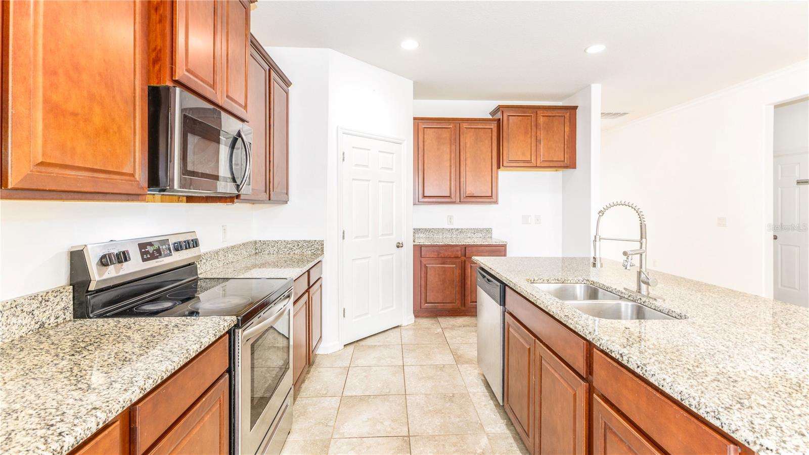 Image 9 of 32 For 1723 Musgrass Circle