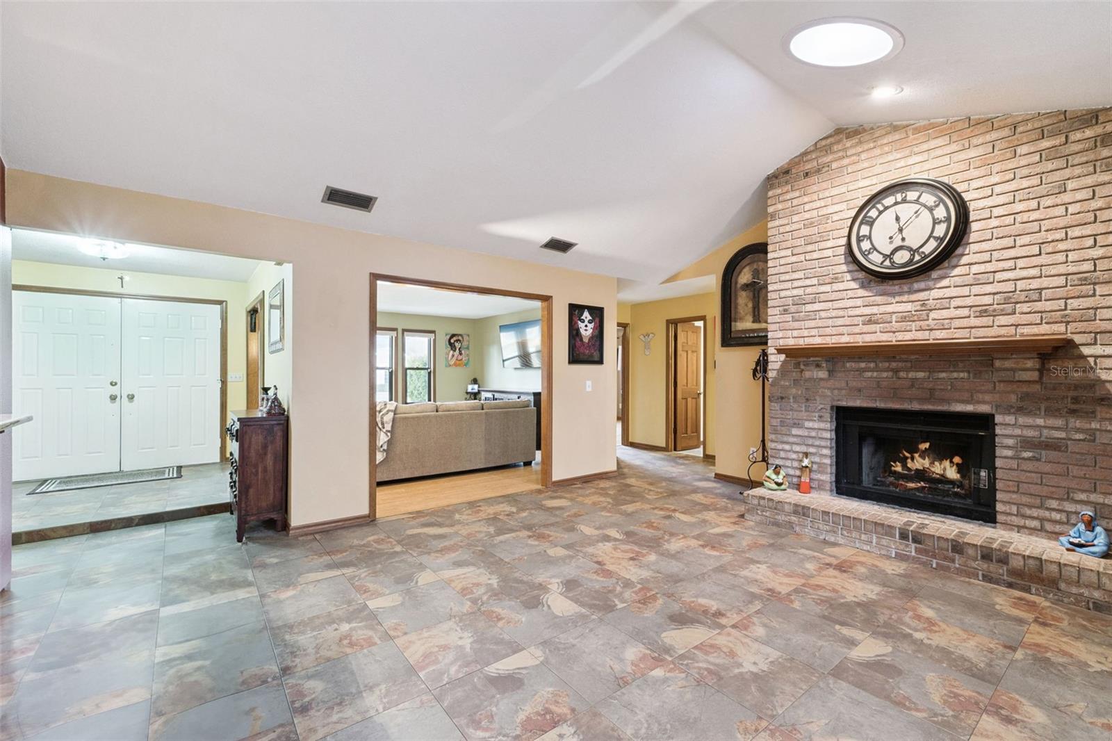 Image 10 of 36 For 520 Summerhaven Drive