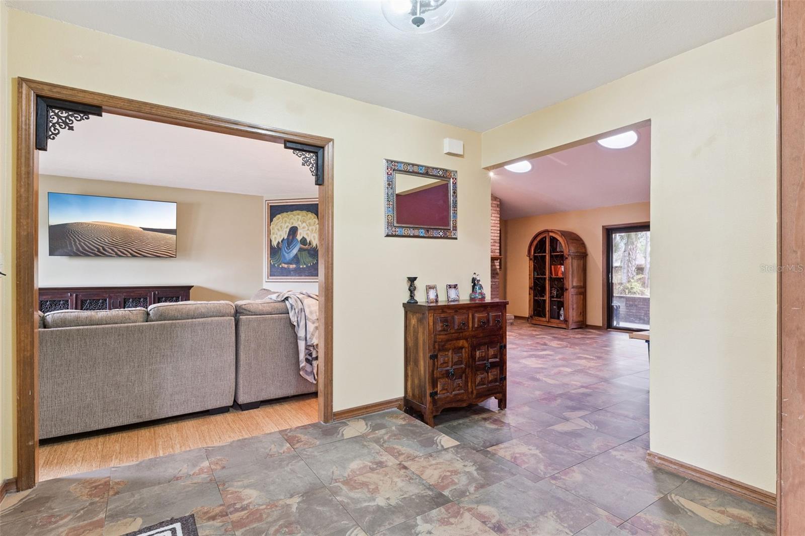 Image 14 of 36 For 520 Summerhaven Drive