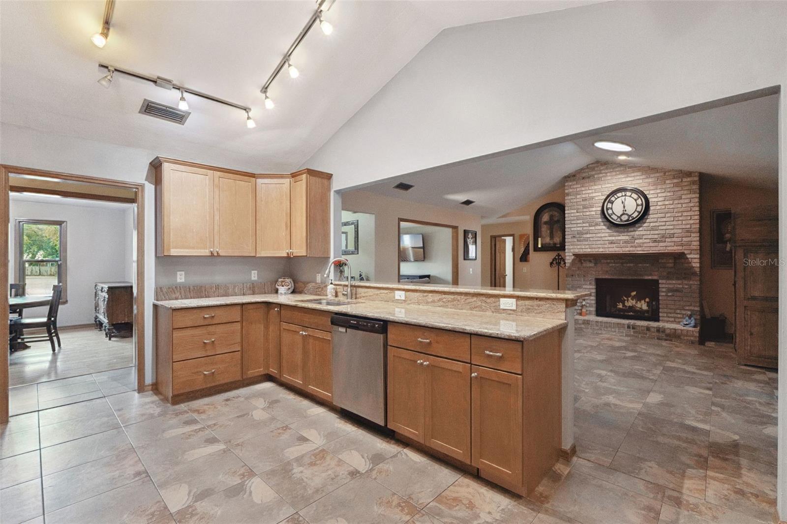 Image 20 of 36 For 520 Summerhaven Drive