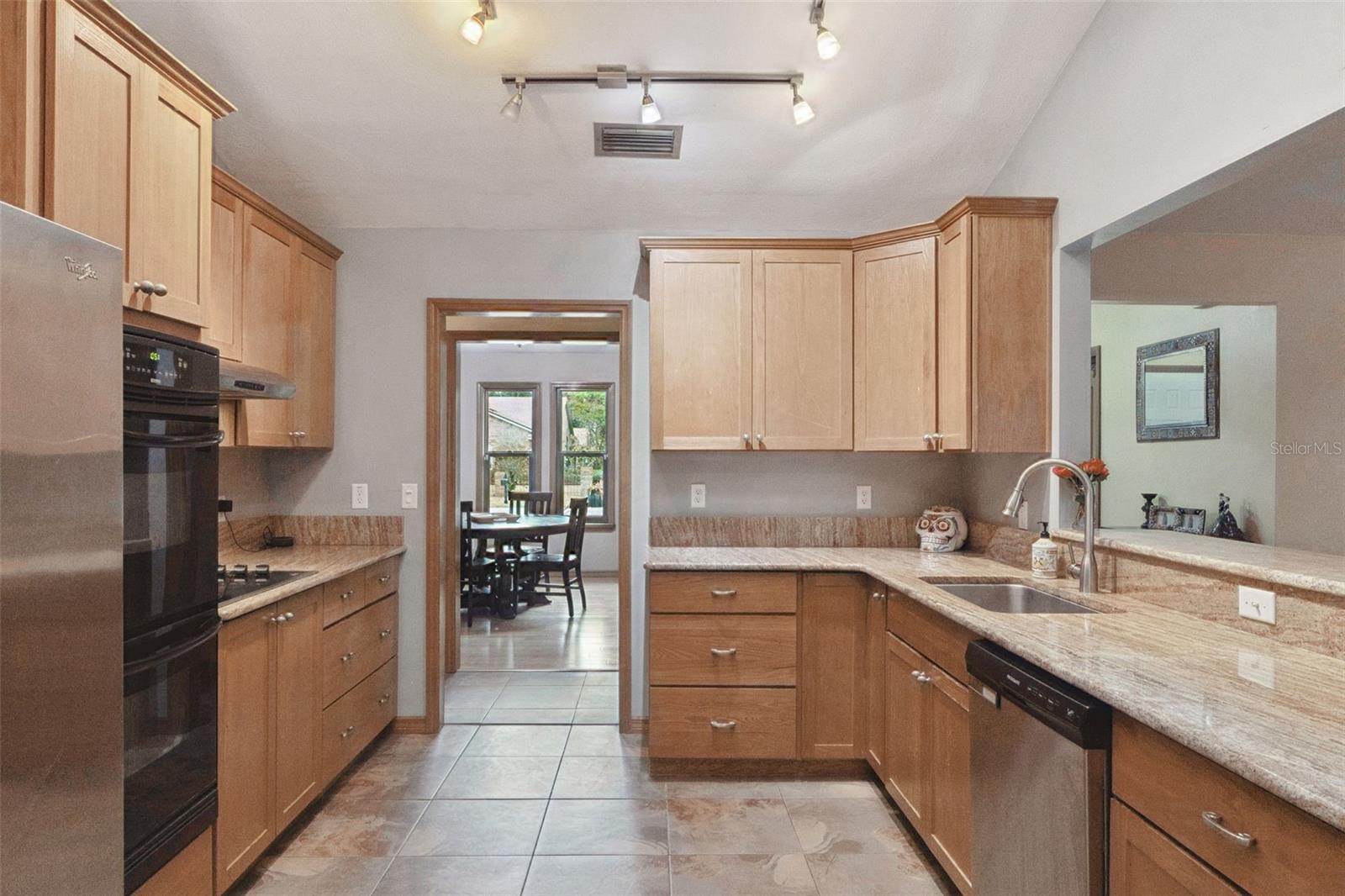 Image 21 of 36 For 520 Summerhaven Drive