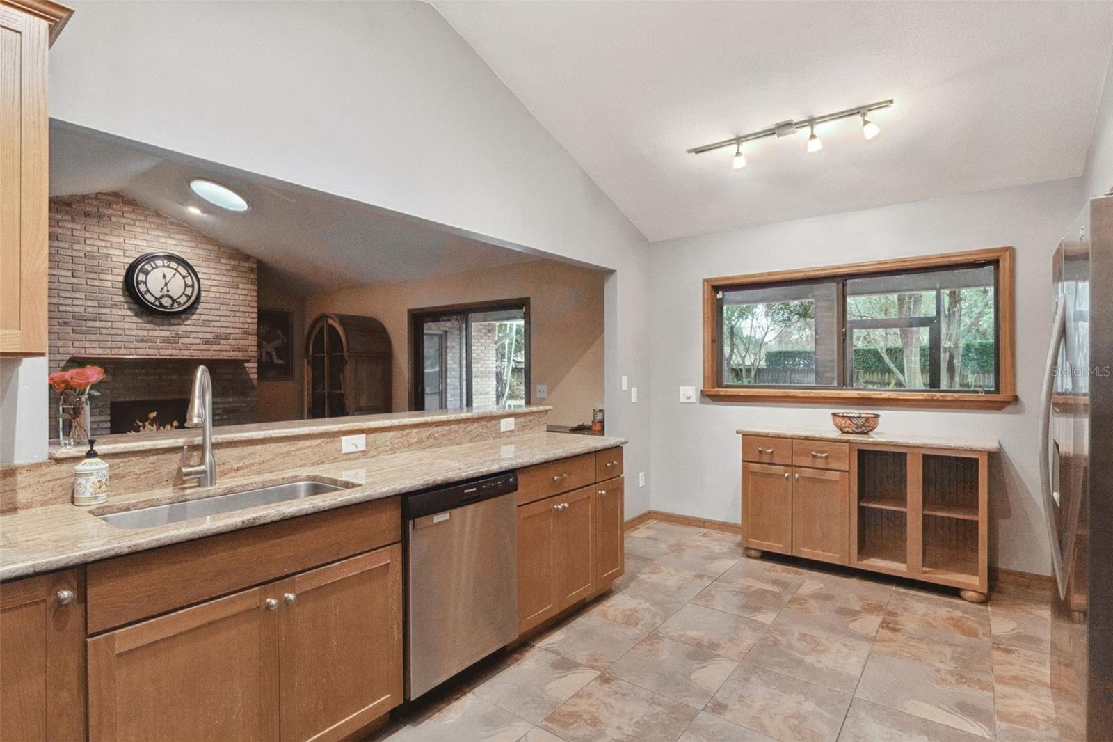 Image 22 of 36 For 520 Summerhaven Drive