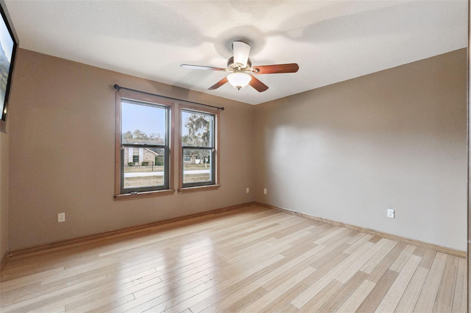 Image 25 of 36 For 520 Summerhaven Drive