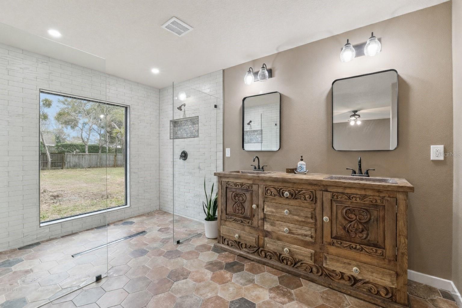 Image 3 of 36 For 520 Summerhaven Drive