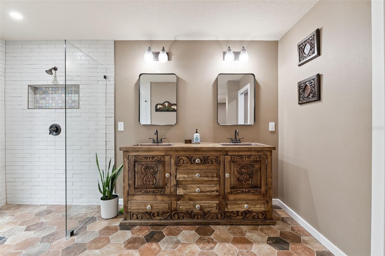 Image 4 of 36 For 520 Summerhaven Drive