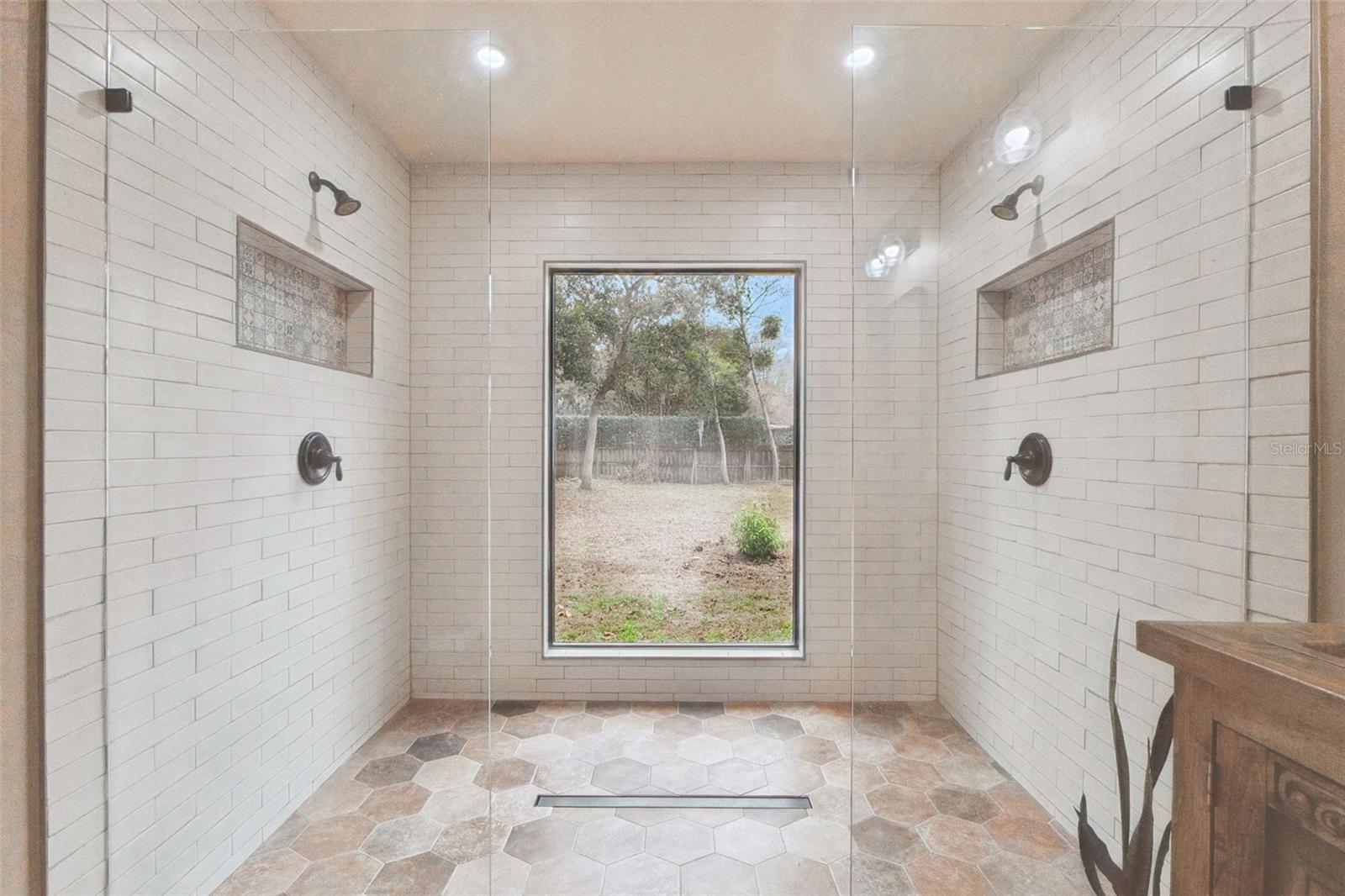 Image 5 of 36 For 520 Summerhaven Drive