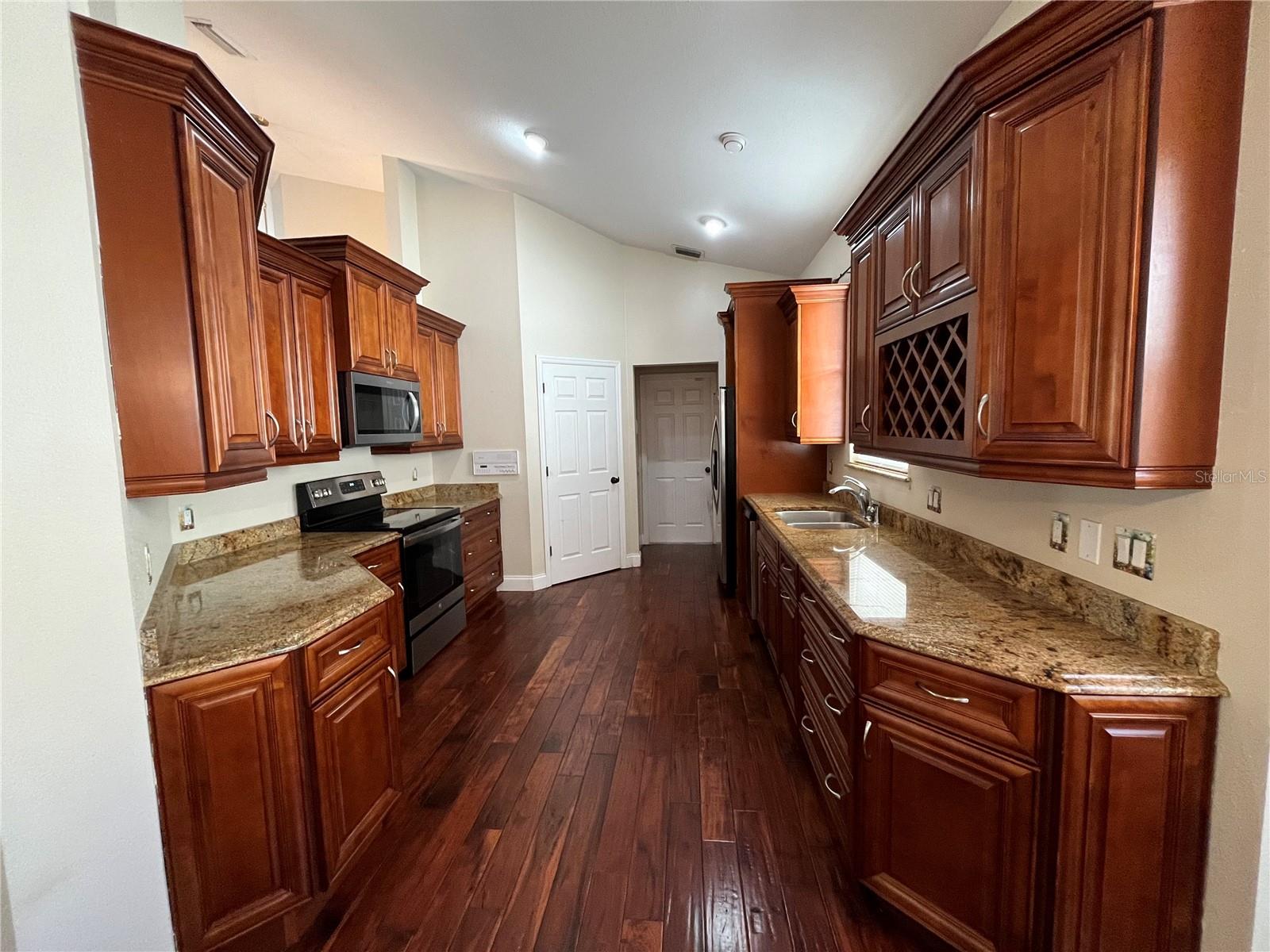 Image 21 of 27 For 13025 Yardsley Court