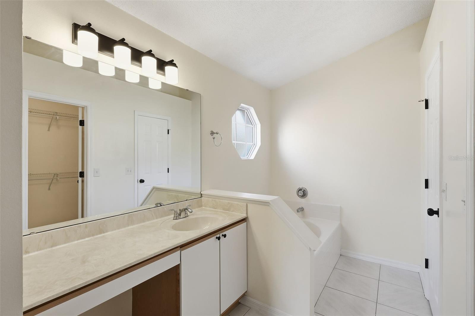 Image 13 of 20 For 844 Delfino Place