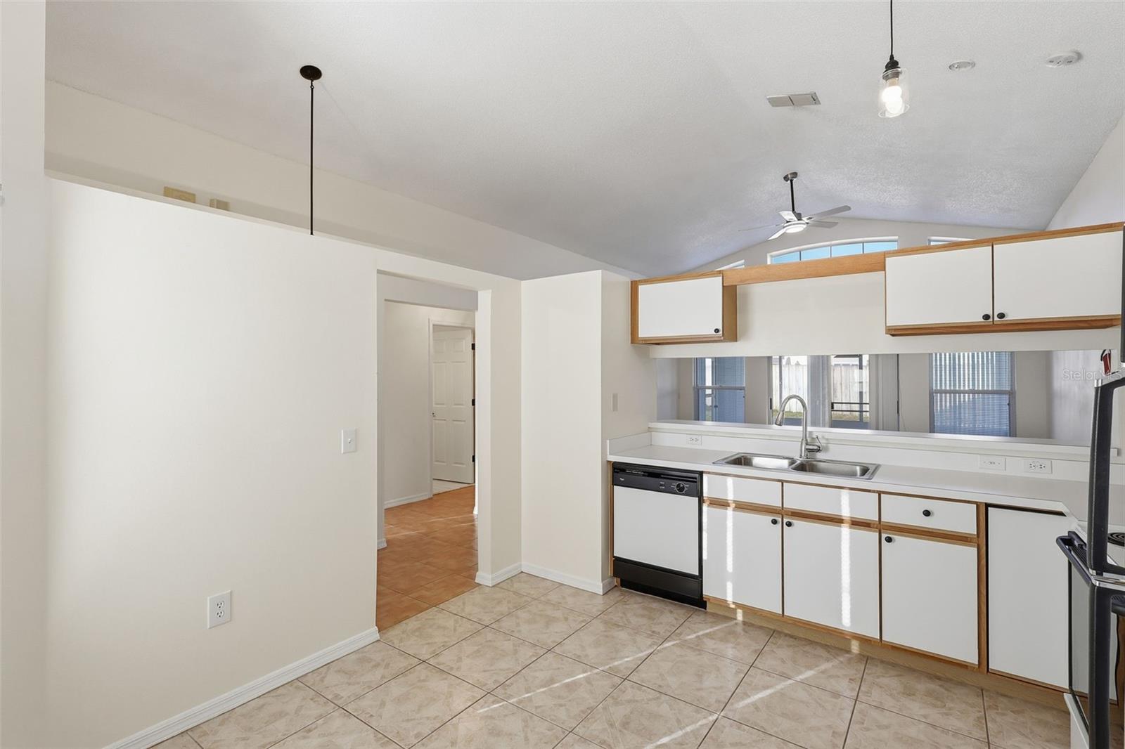 Image 5 of 20 For 844 Delfino Place