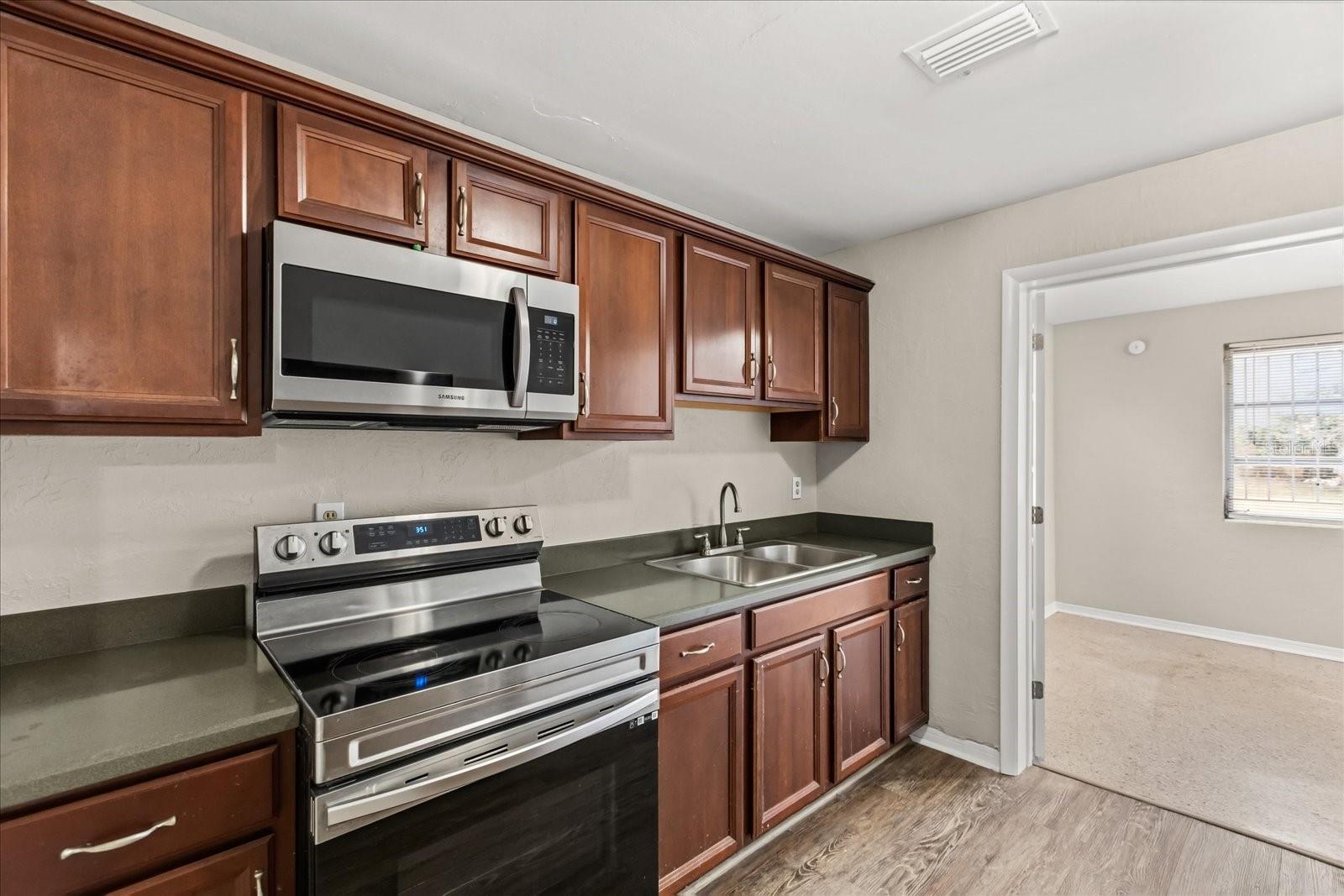 Image 7 of 20 For 225 Keech Street