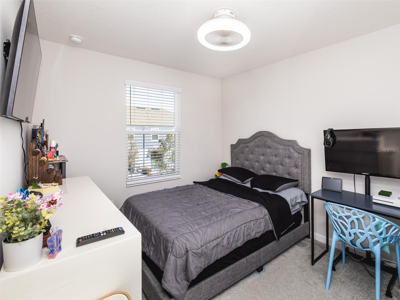 Image 23 of 43 For 152 Cape Honeysuckle Place