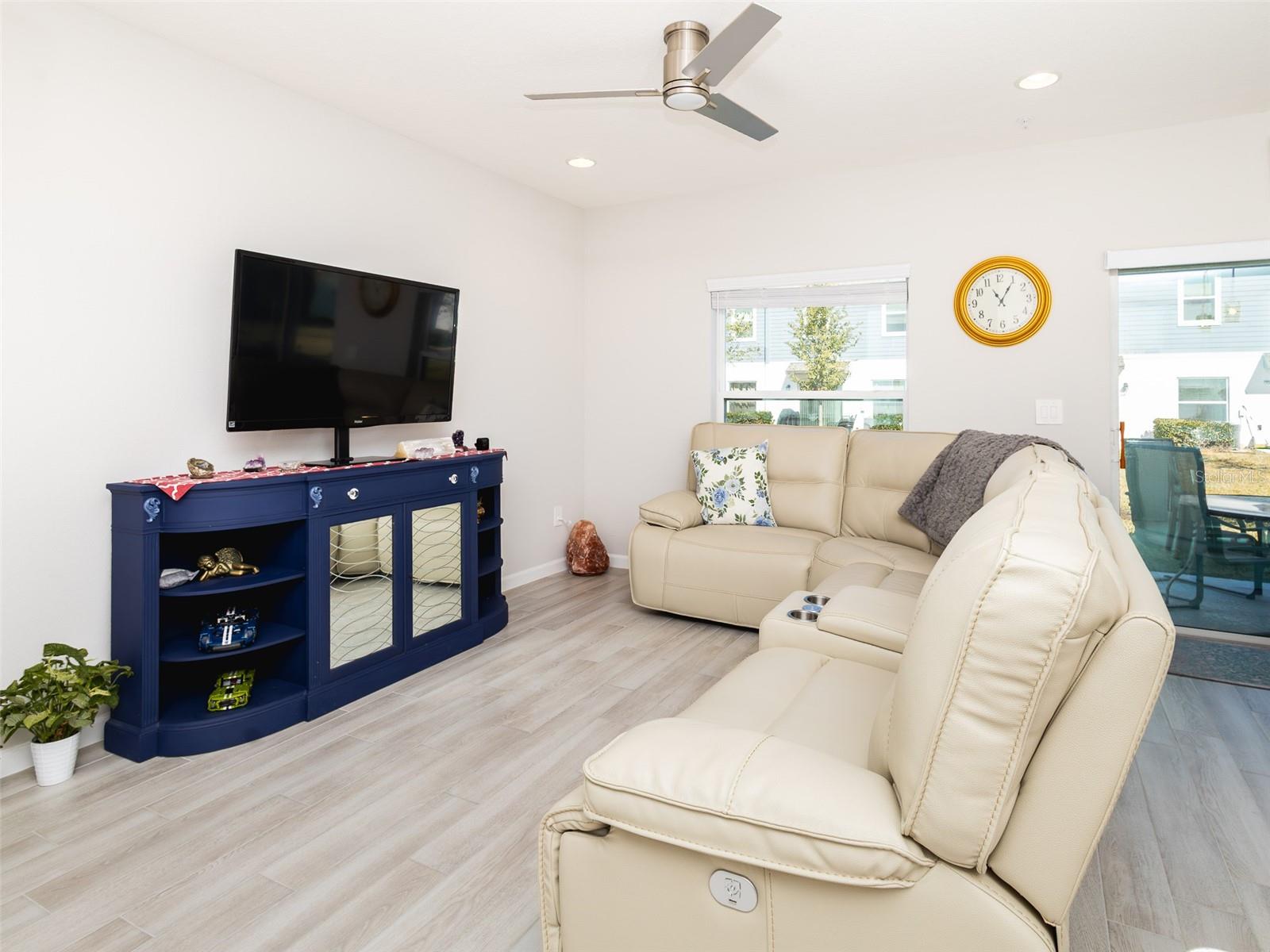 Image 4 of 43 For 152 Cape Honeysuckle Place