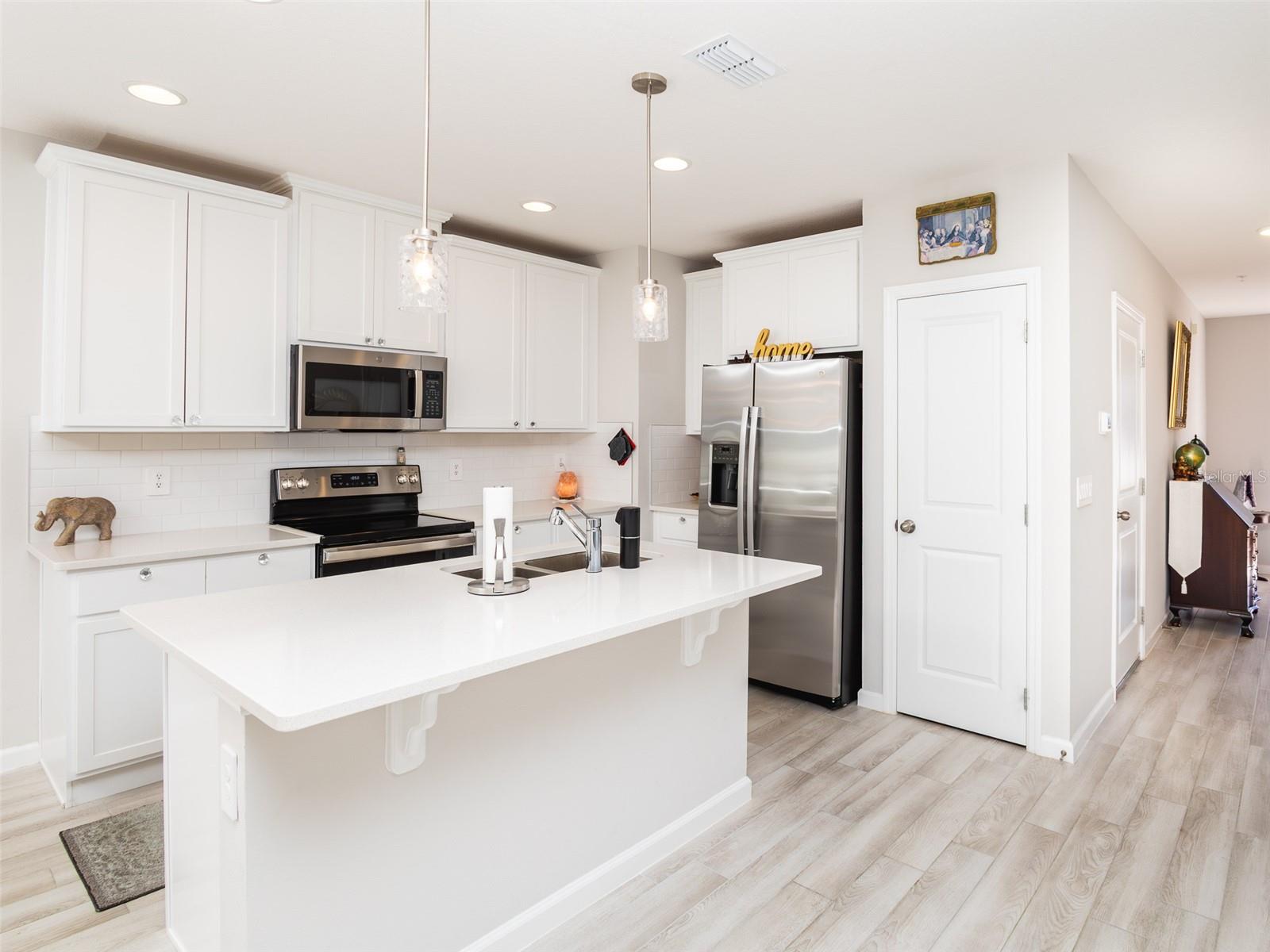 Image 6 of 43 For 152 Cape Honeysuckle Place