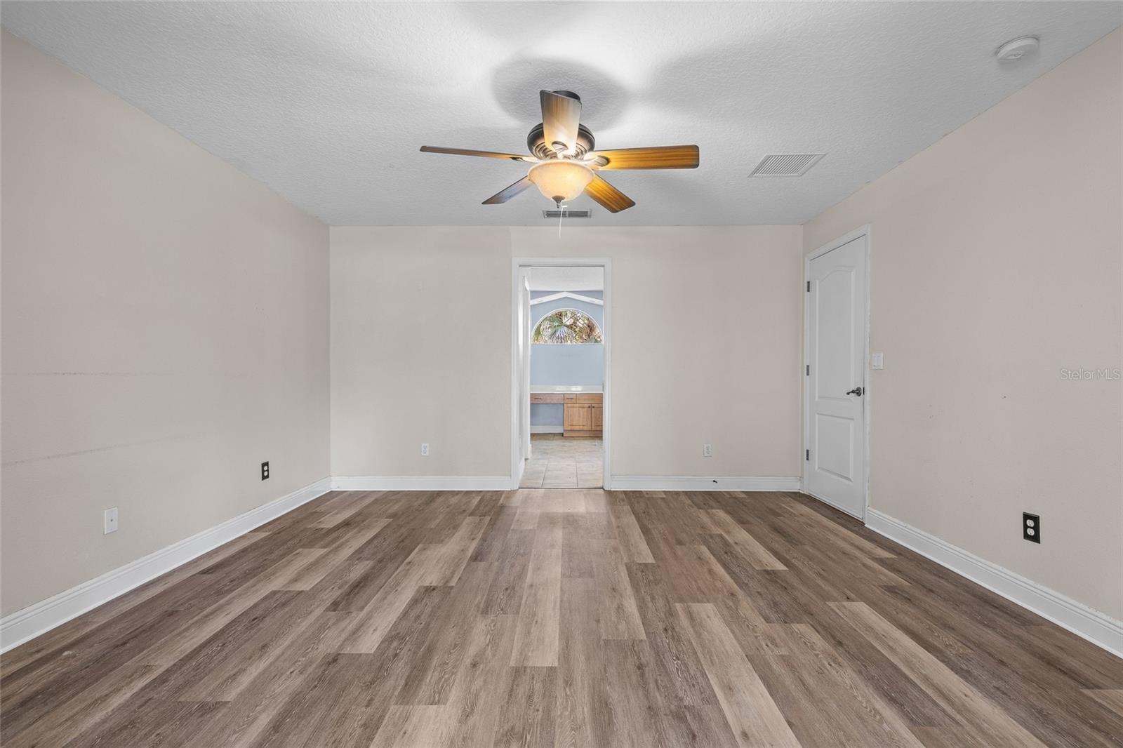 Image 15 of 32 For 5290 Seminole Avenue