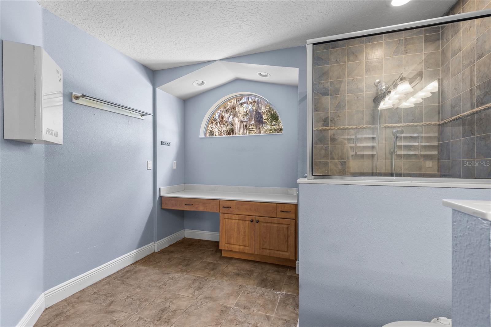 Image 17 of 32 For 5290 Seminole Avenue