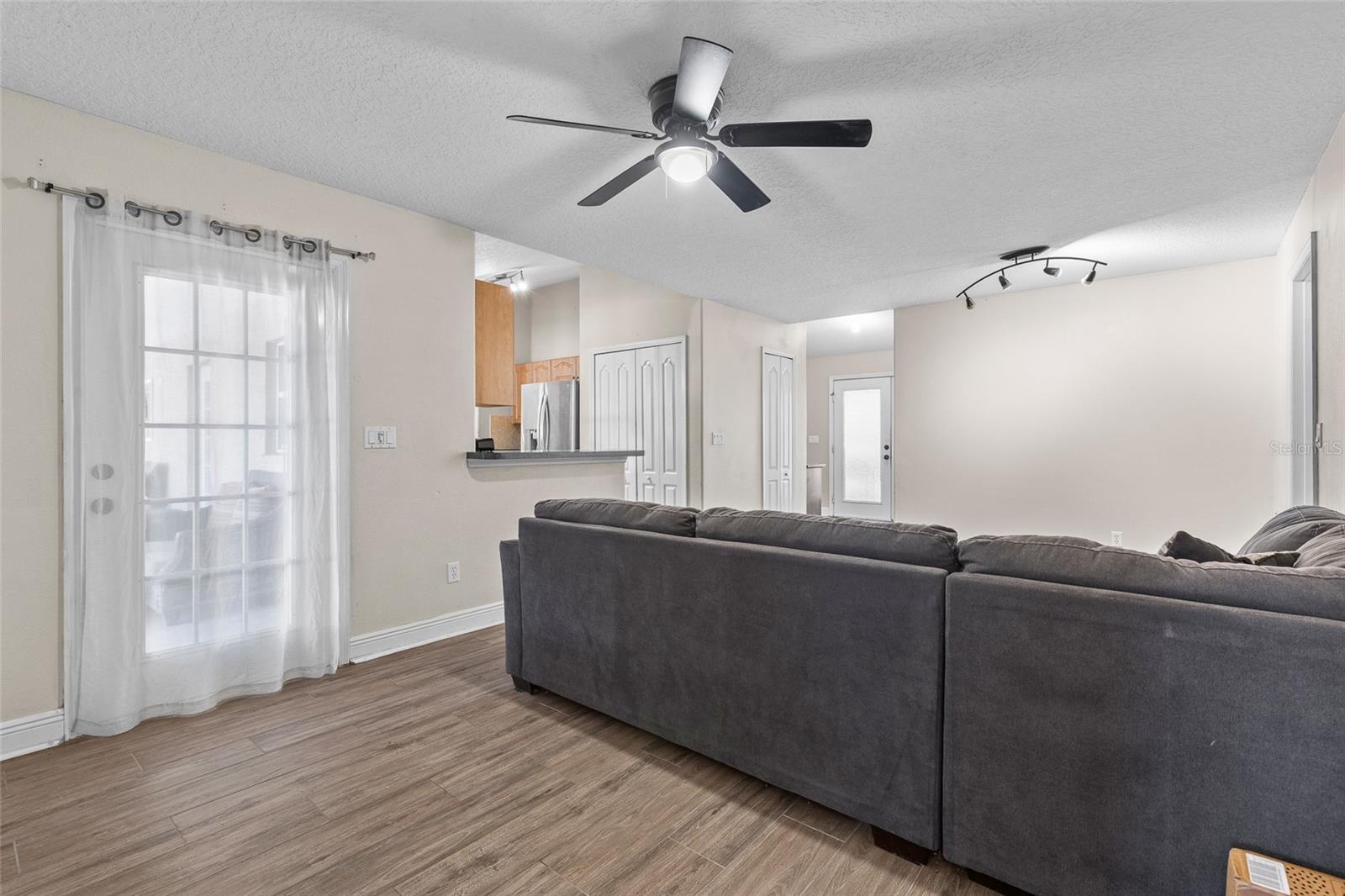 Image 7 of 32 For 5290 Seminole Avenue