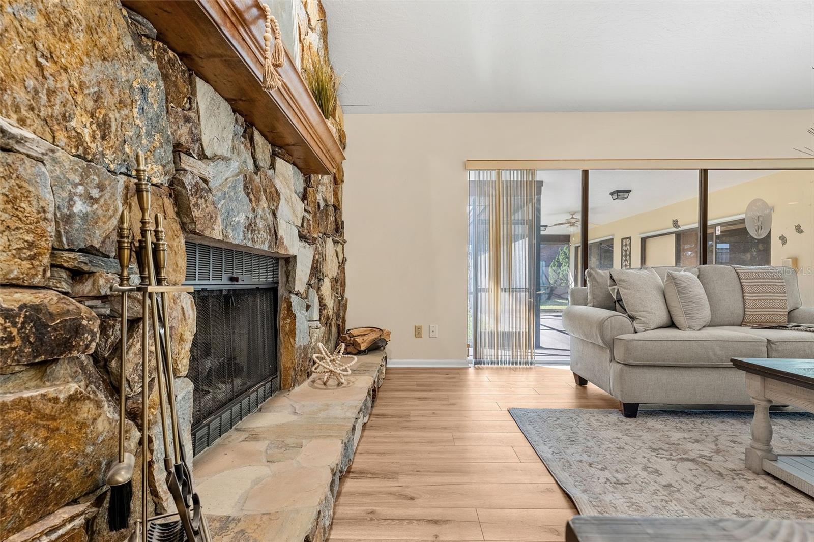 Image 13 of 58 For 2213 Woodlawn Circle