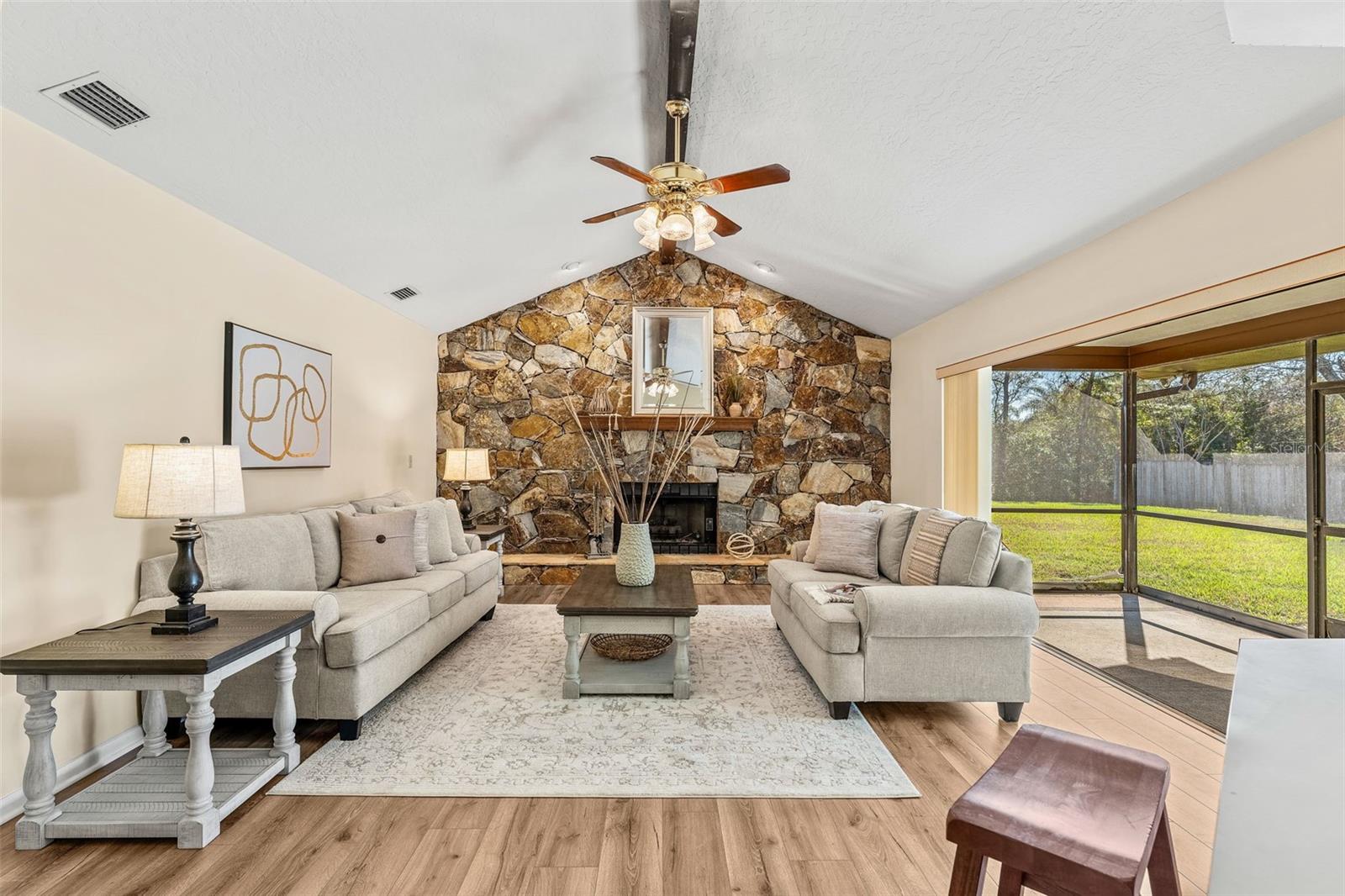 Image 14 of 58 For 2213 Woodlawn Circle