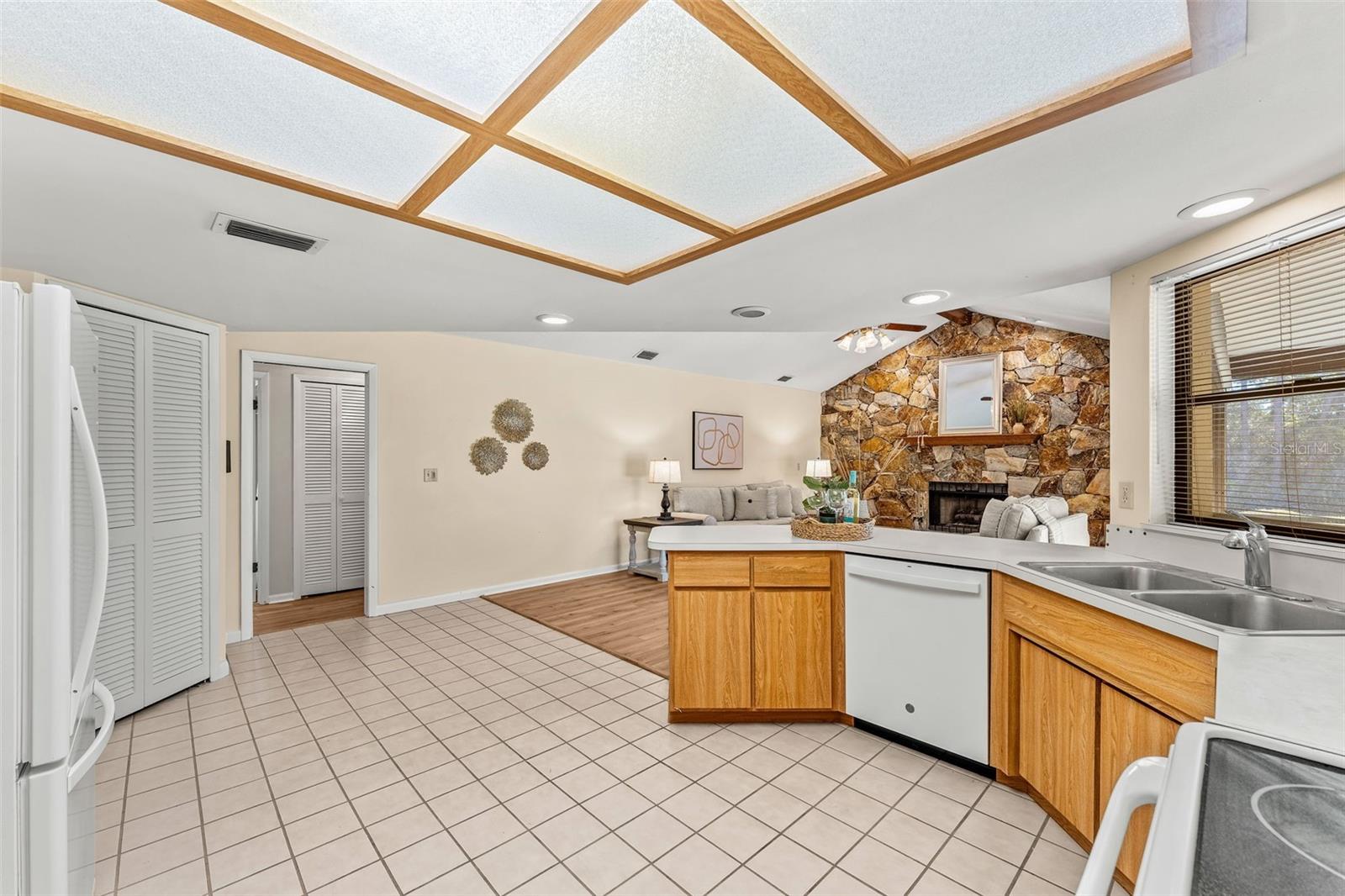 Image 18 of 58 For 2213 Woodlawn Circle