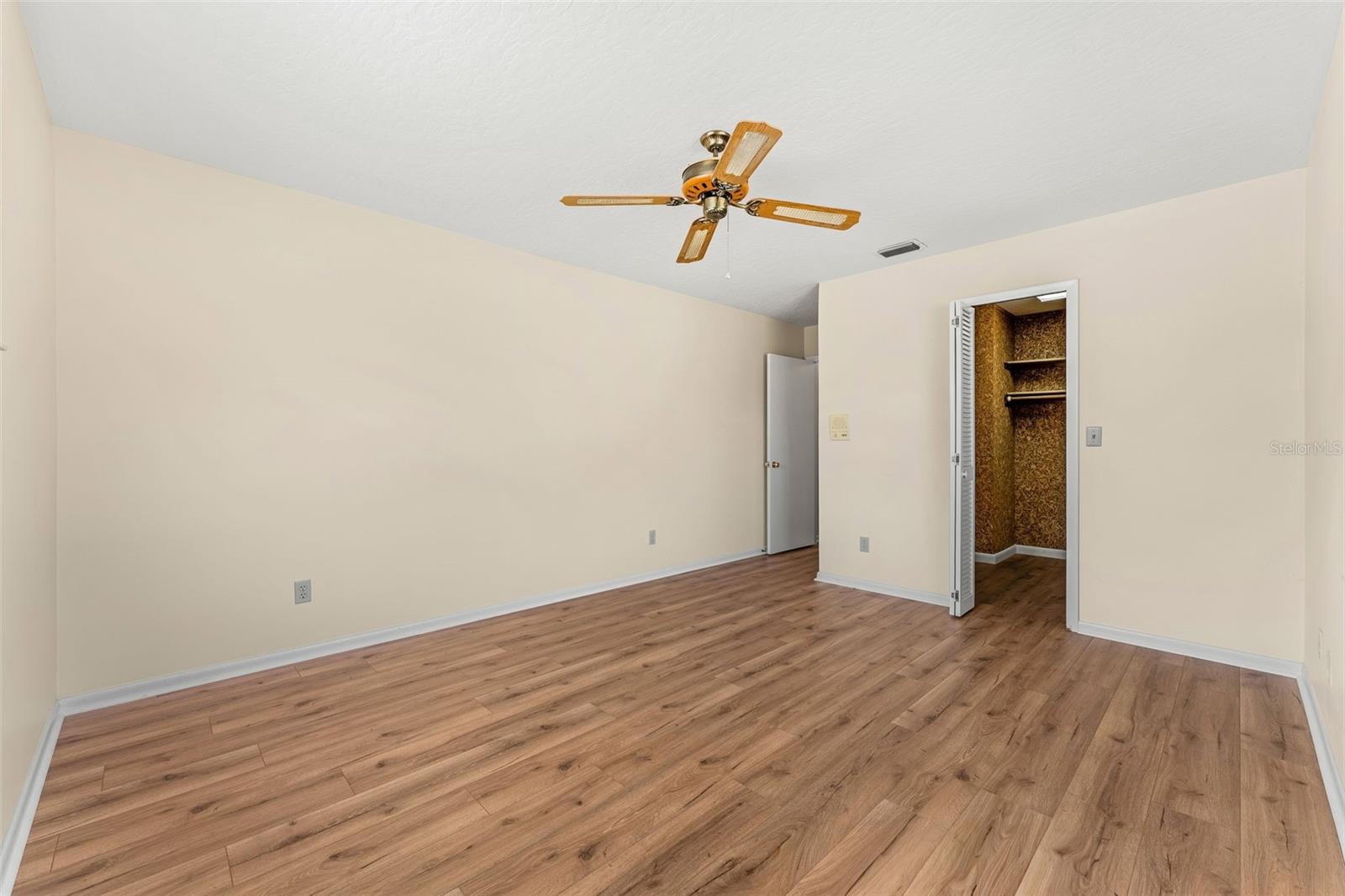 Image 23 of 58 For 2213 Woodlawn Circle