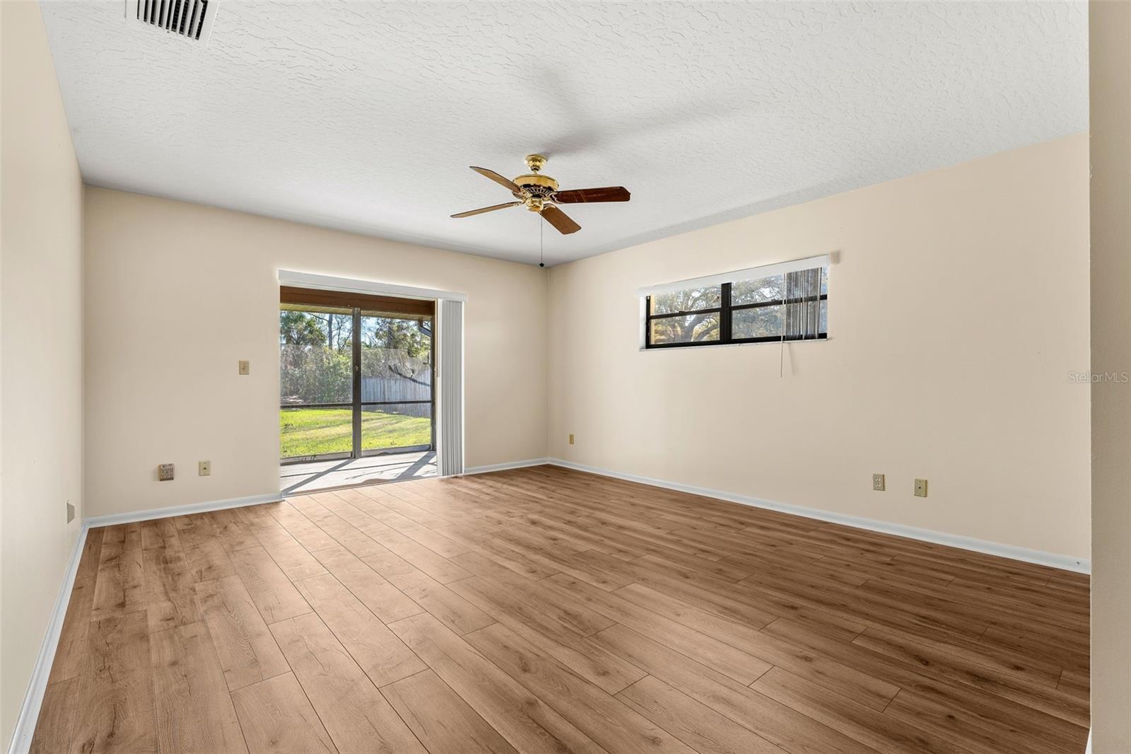 Image 28 of 58 For 2213 Woodlawn Circle