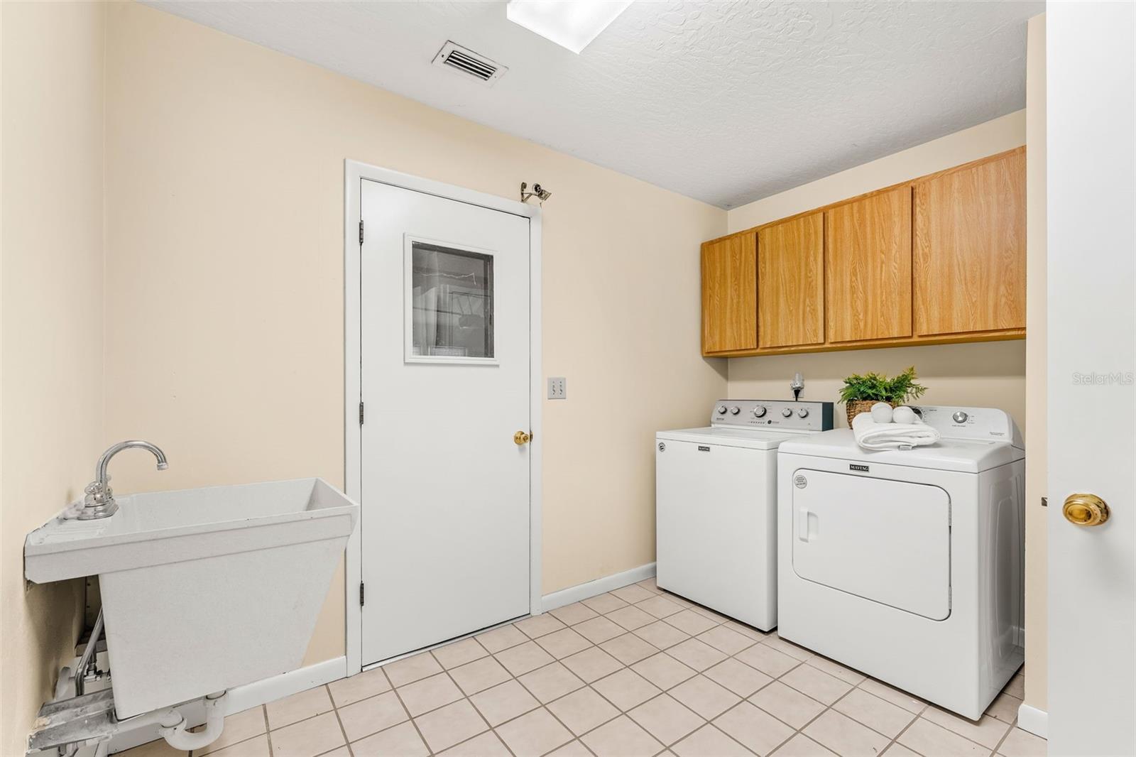 Image 34 of 58 For 2213 Woodlawn Circle