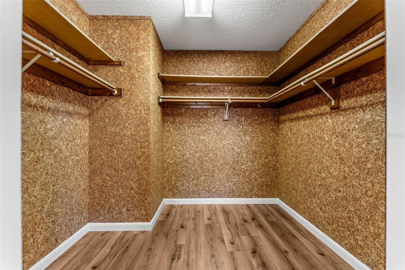 Image 36 of 58 For 2213 Woodlawn Circle