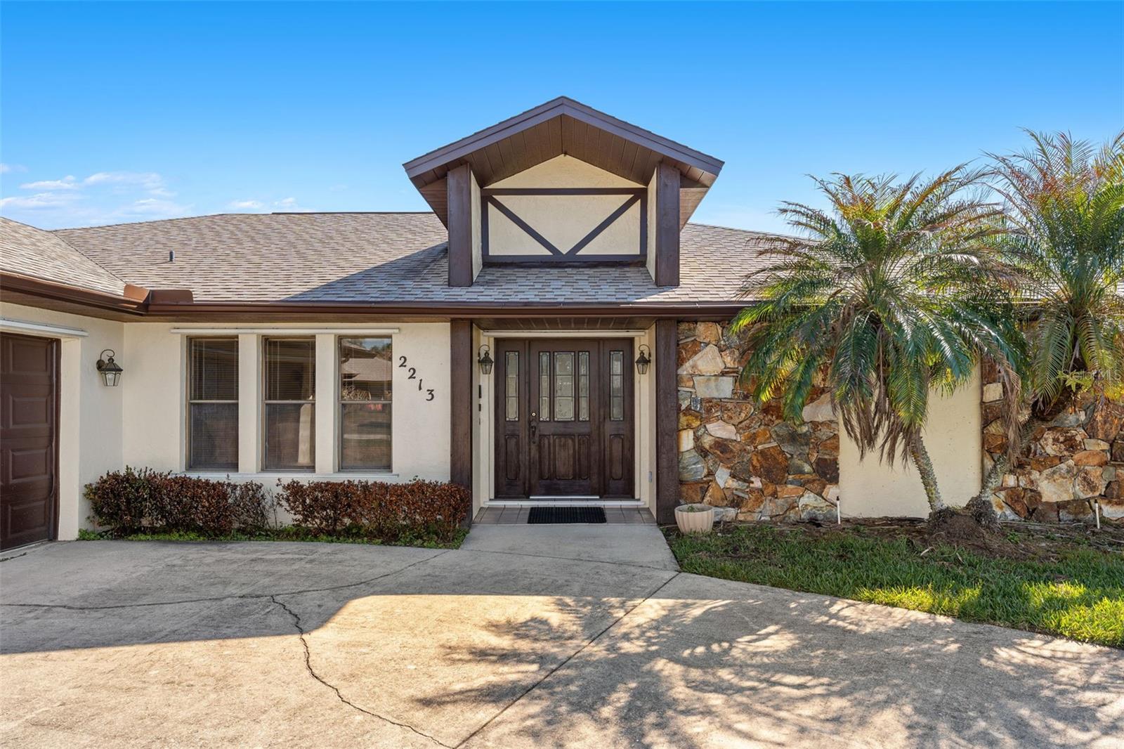 Image 5 of 58 For 2213 Woodlawn Circle