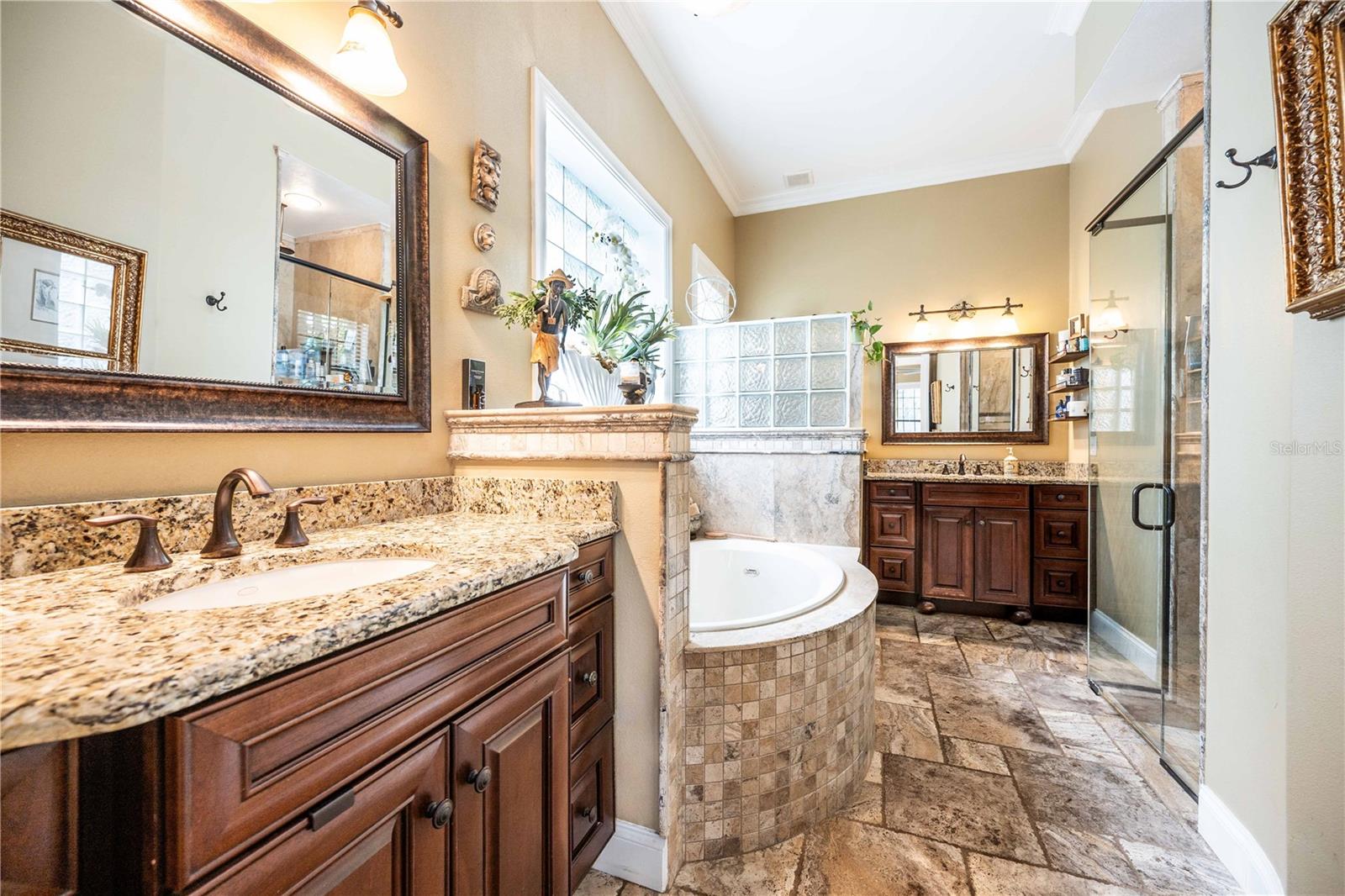 Listing photo id 13 for 1570 Palmer Avenue