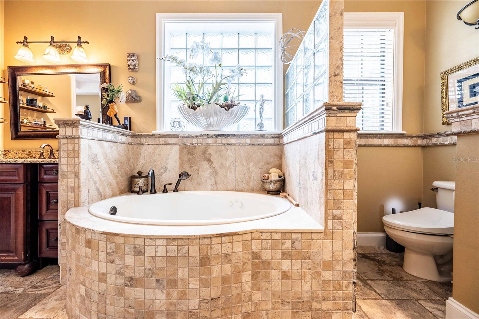 Listing photo id 15 for 1570 Palmer Avenue