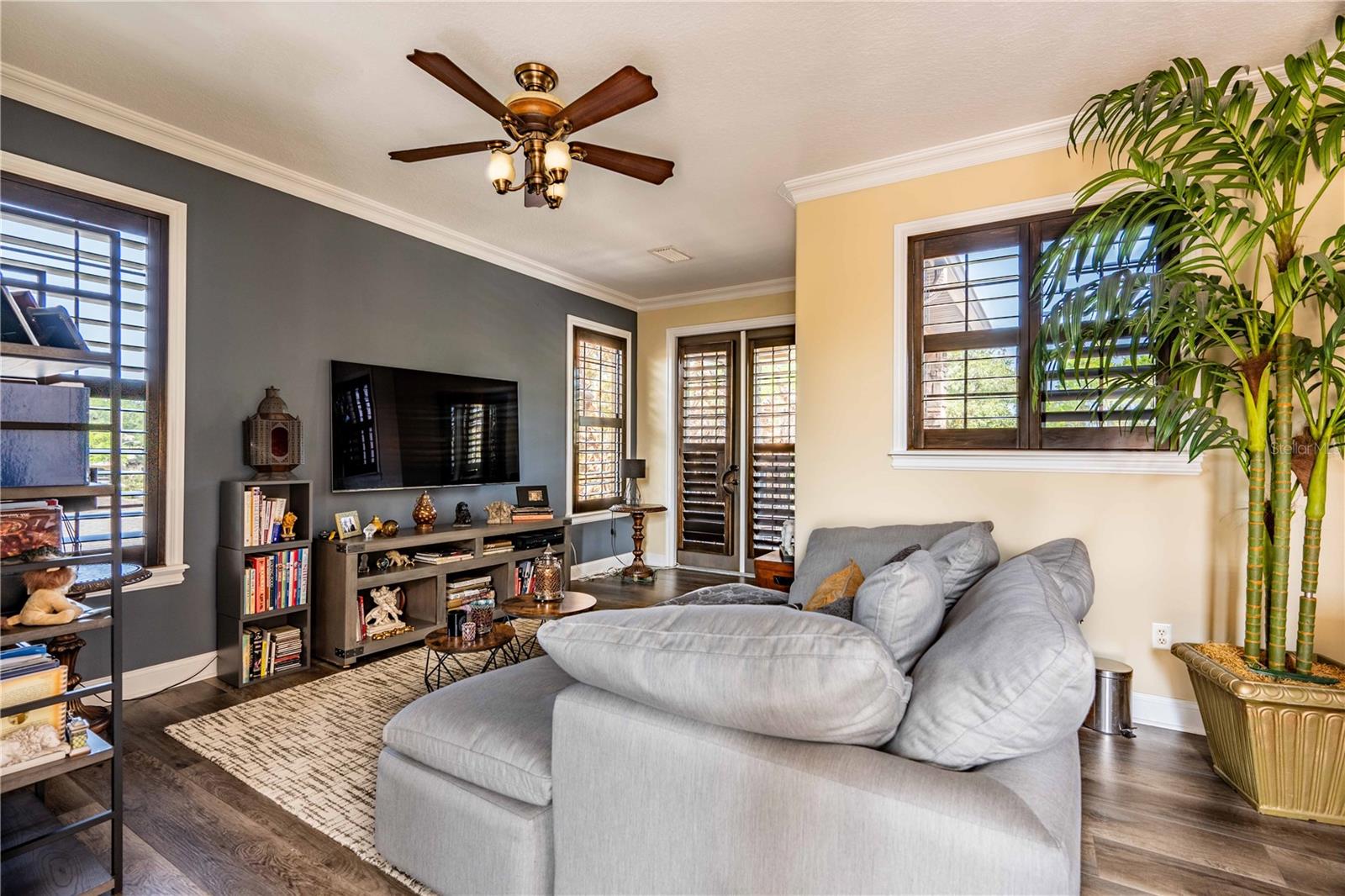 Listing photo id 17 for 1570 Palmer Avenue