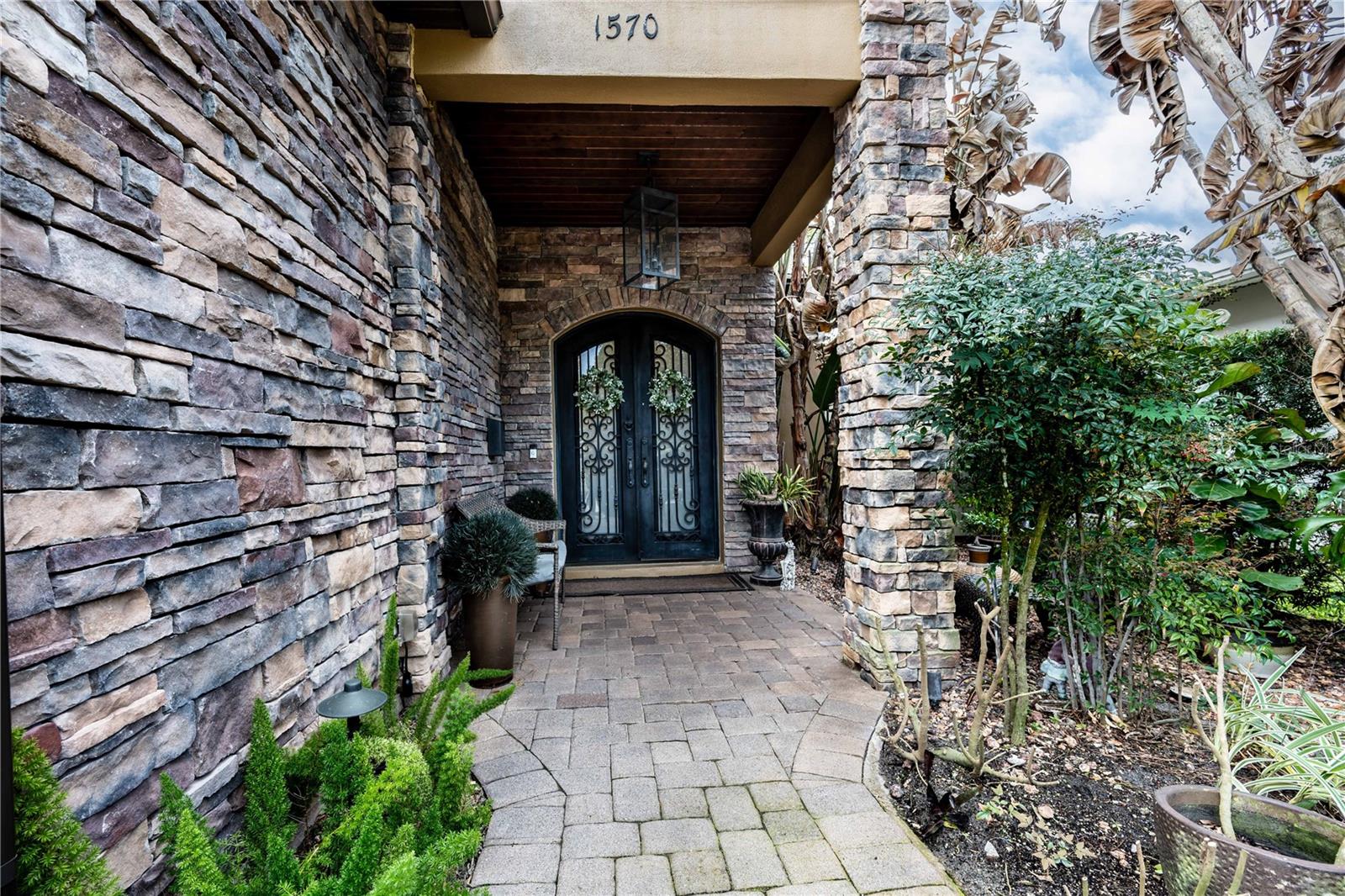 Listing photo id 0 for 1570 Palmer Avenue