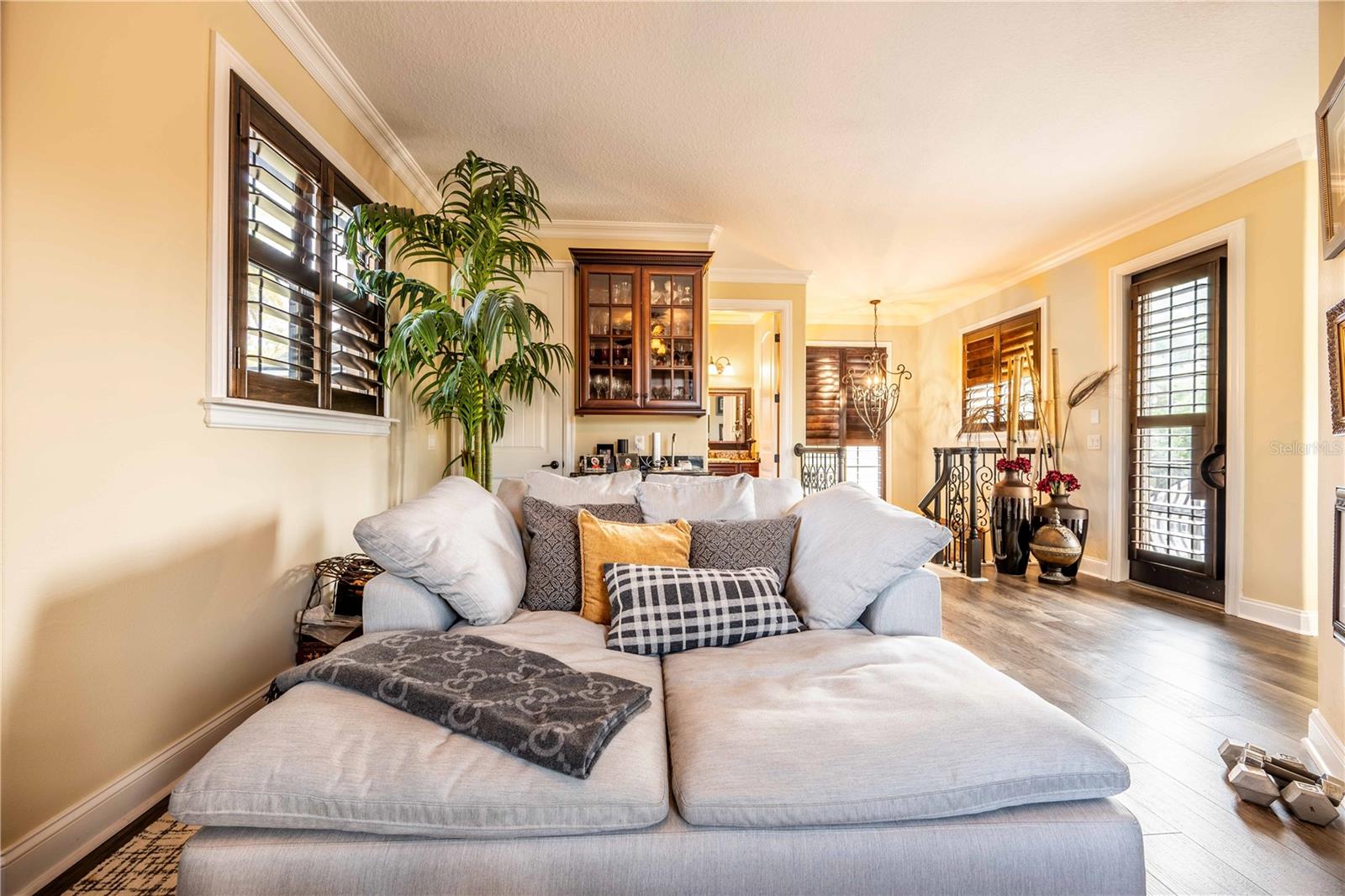 Listing photo id 18 for 1570 Palmer Avenue