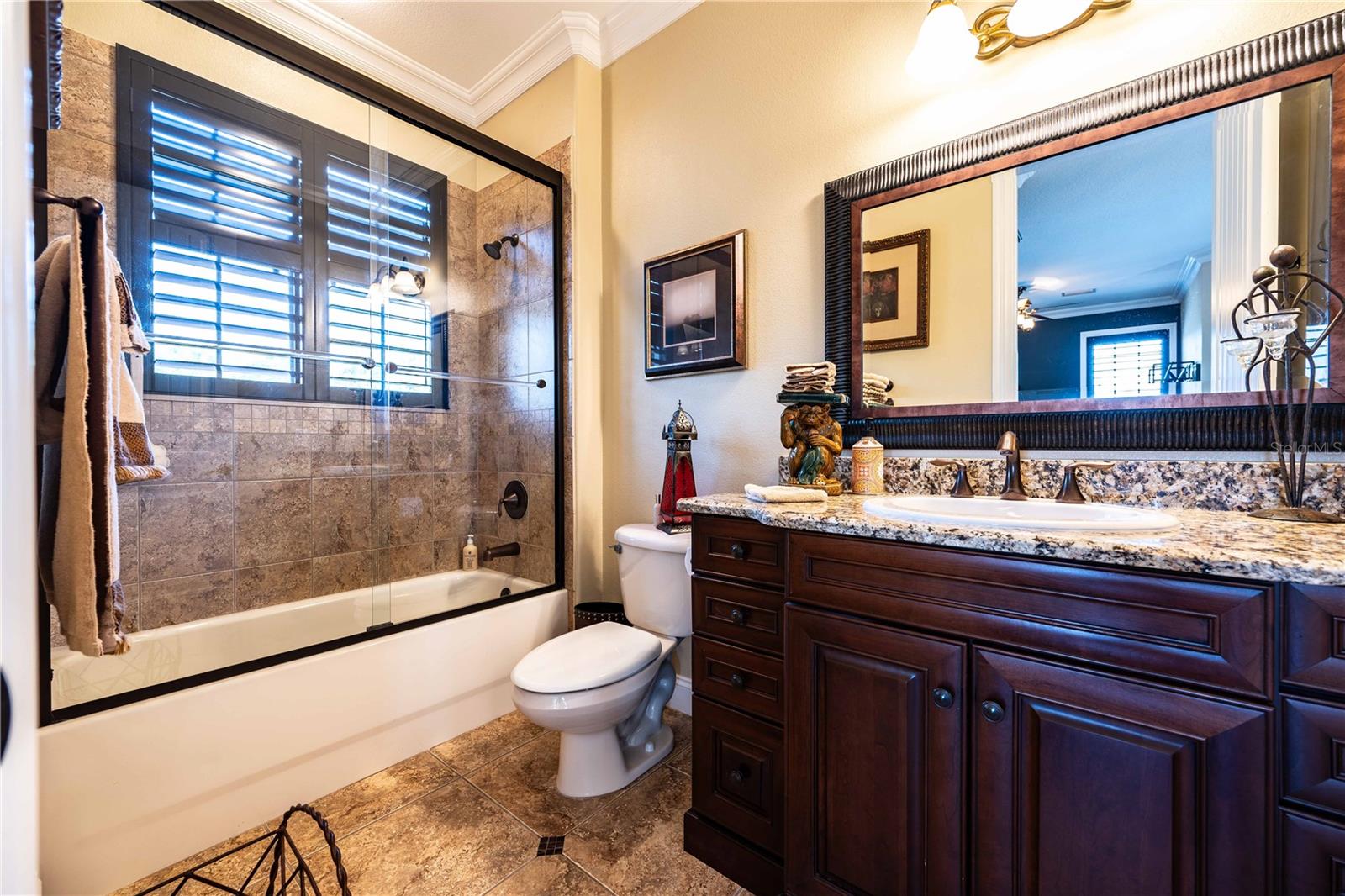 Listing photo id 20 for 1570 Palmer Avenue