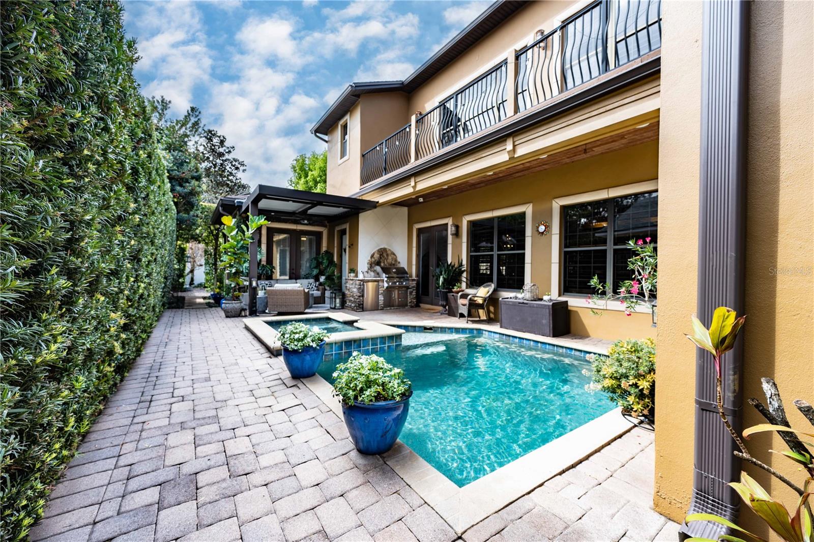 Listing photo id 1 for 1570 Palmer Avenue