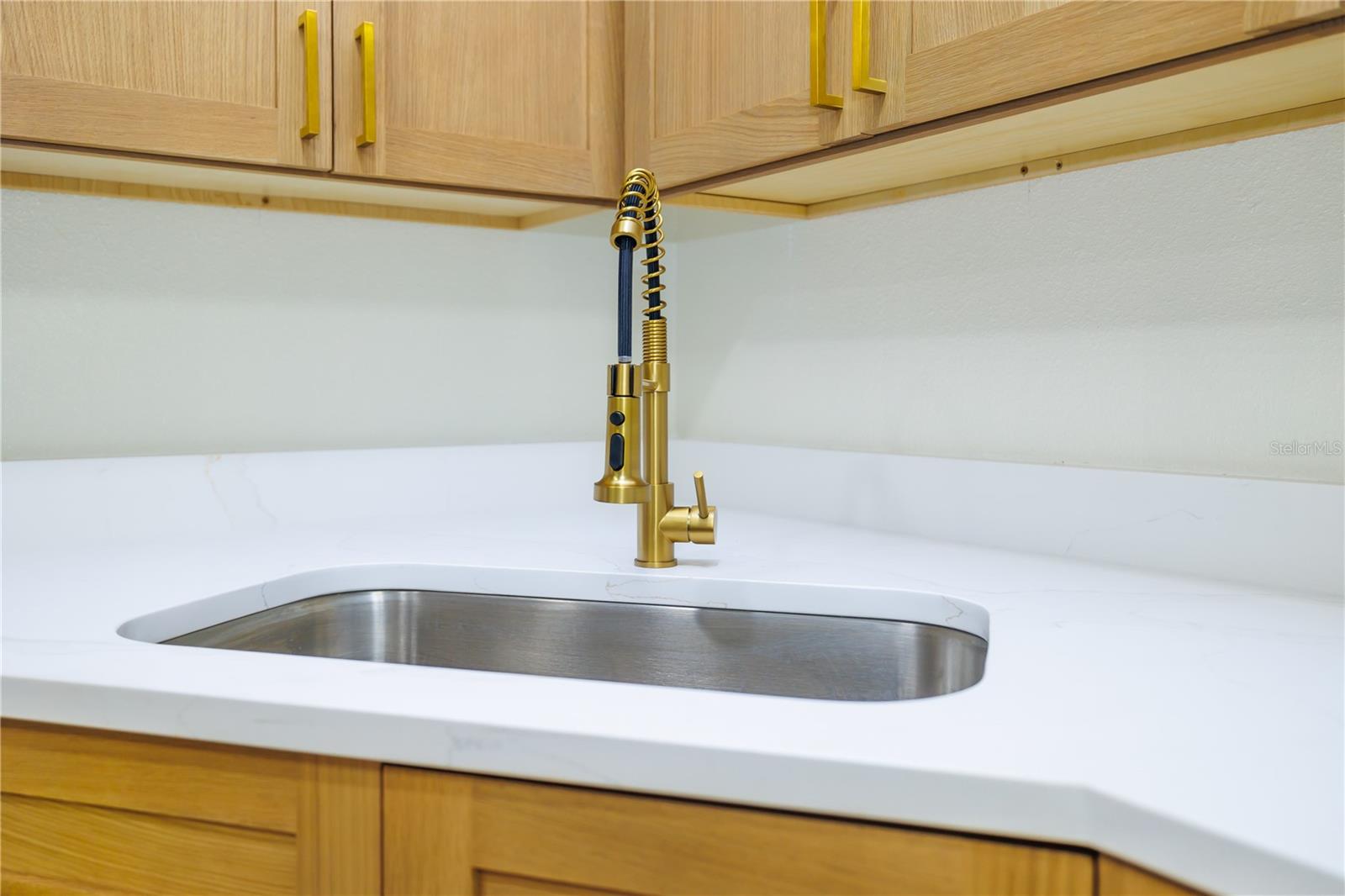 Image 10 of 16 For 6922 Woodlake Drive 103