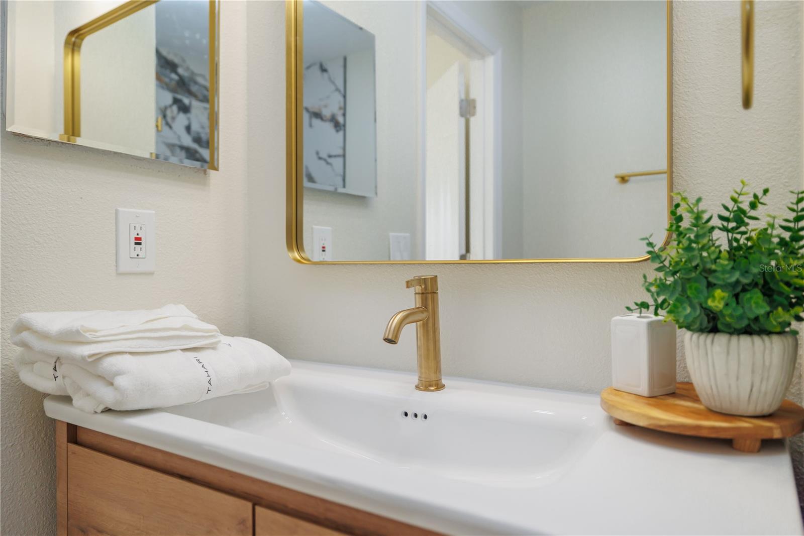 Image 11 of 16 For 6922 Woodlake Drive 103