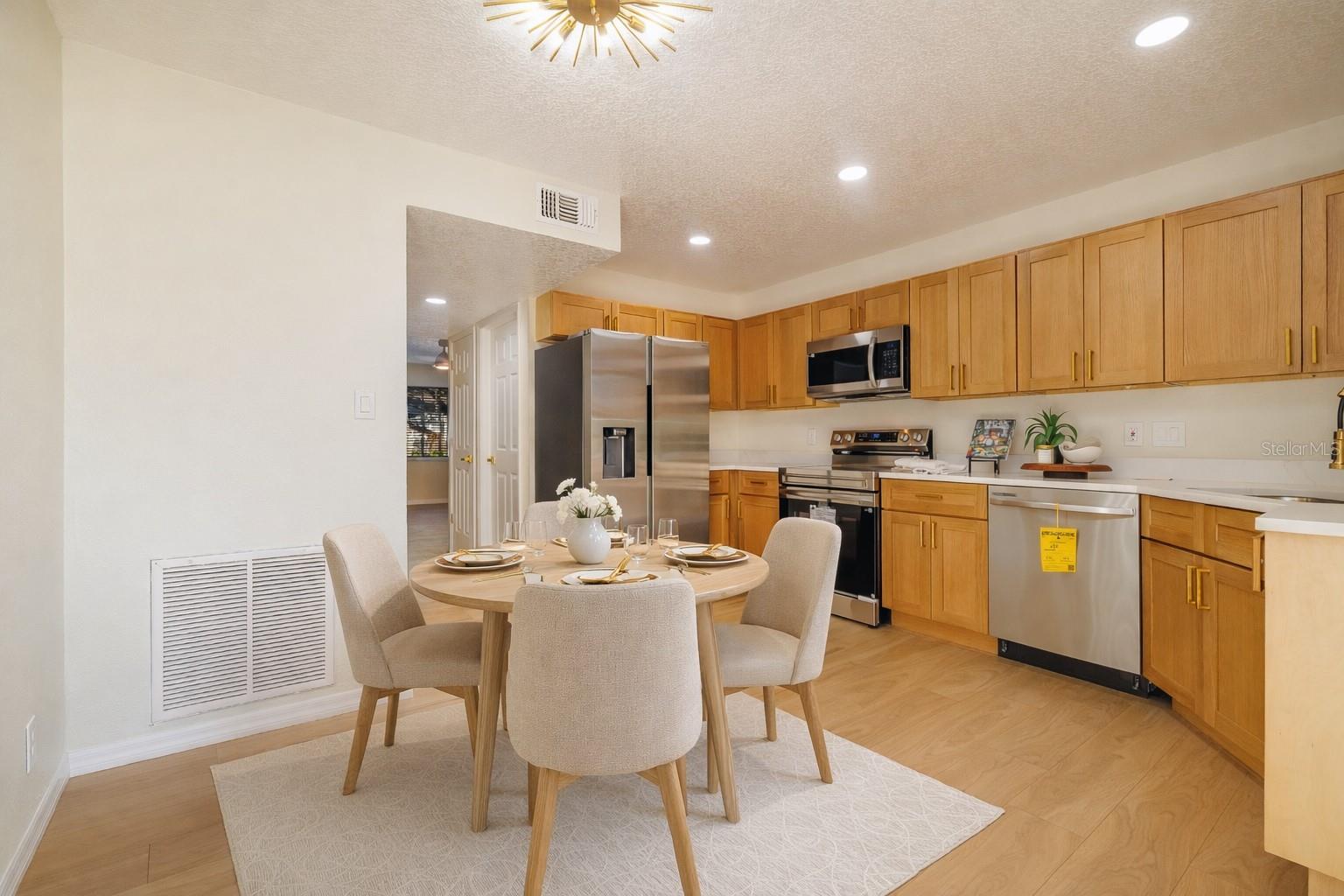 Image 4 of 16 For 6922 Woodlake Drive 103