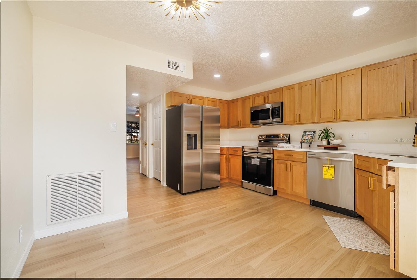 Image 5 of 16 For 6922 Woodlake Drive 103